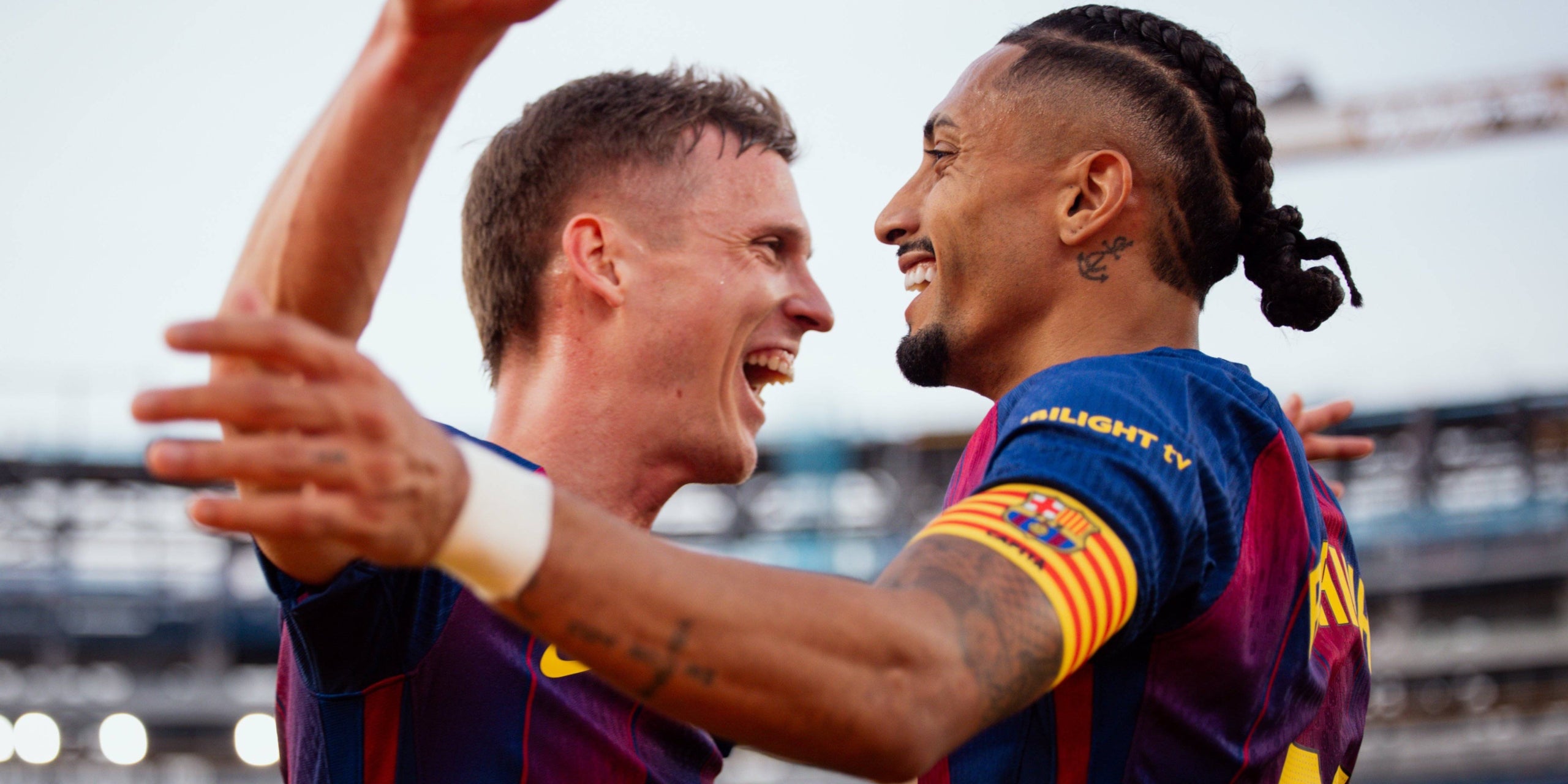 Dani Olmo y Raphinha celebran un gol durante el Barça-Alavés de Liga | FC Barcelona