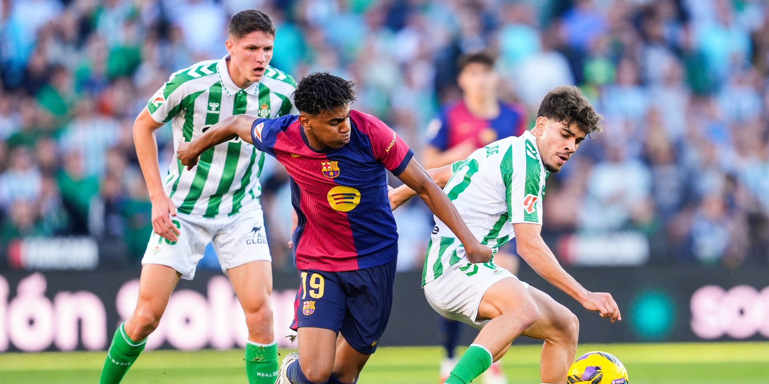 Lamine Yamal y Abde durante el Betis-Barça de la temporada pasada | Europa Press