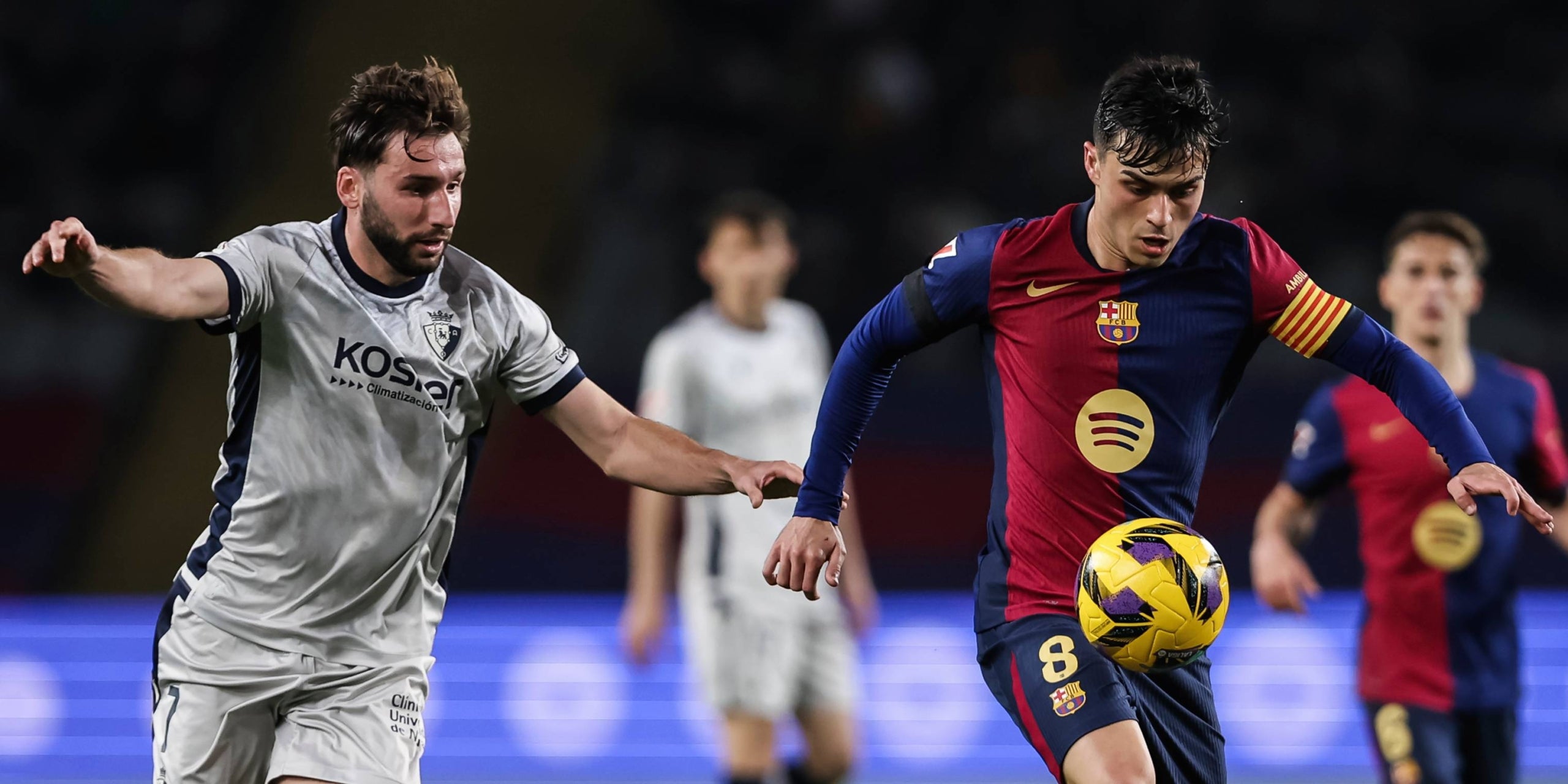 Pedri y Moncayola durante el Barça-Osasuna de la temporada pasada | Europa Press