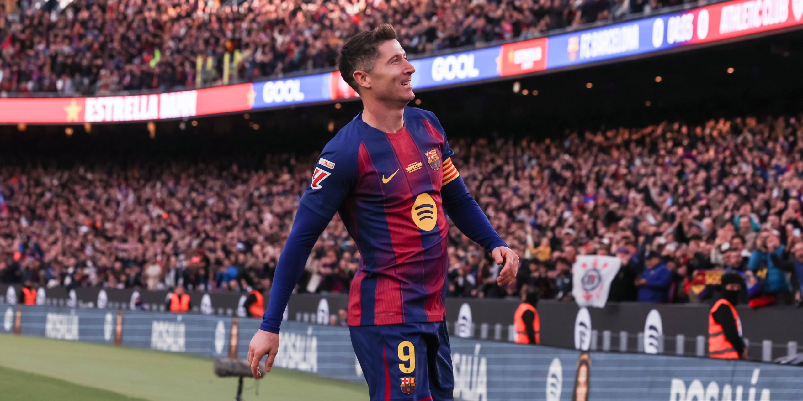 Robert Lewandowski celebra un gol durant un partit amb el Barça | Europa Press