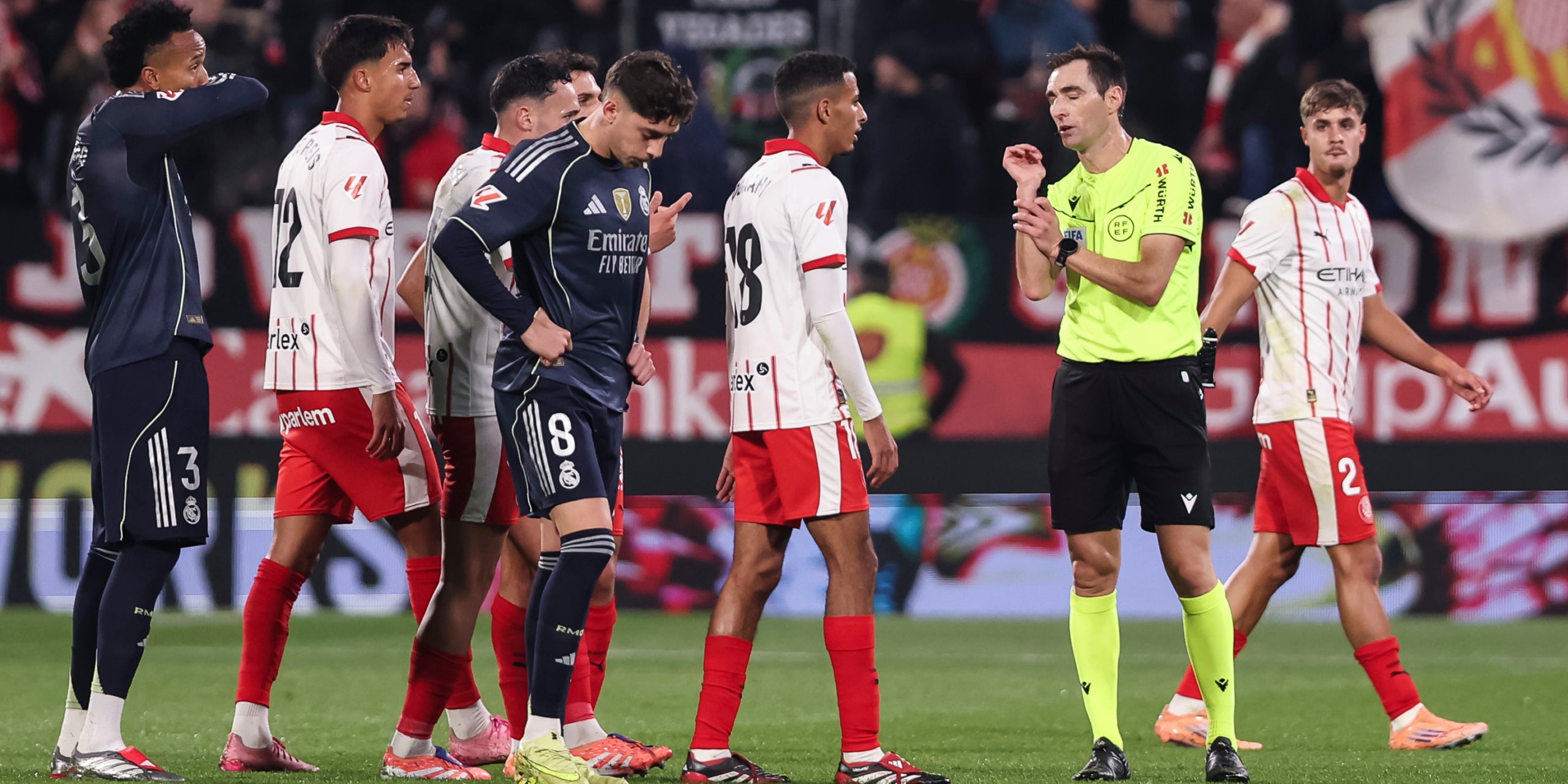 L'àrbitre Ricardo de Burgos Bengoetxea, durant el Girona-Madrid | Europa Press