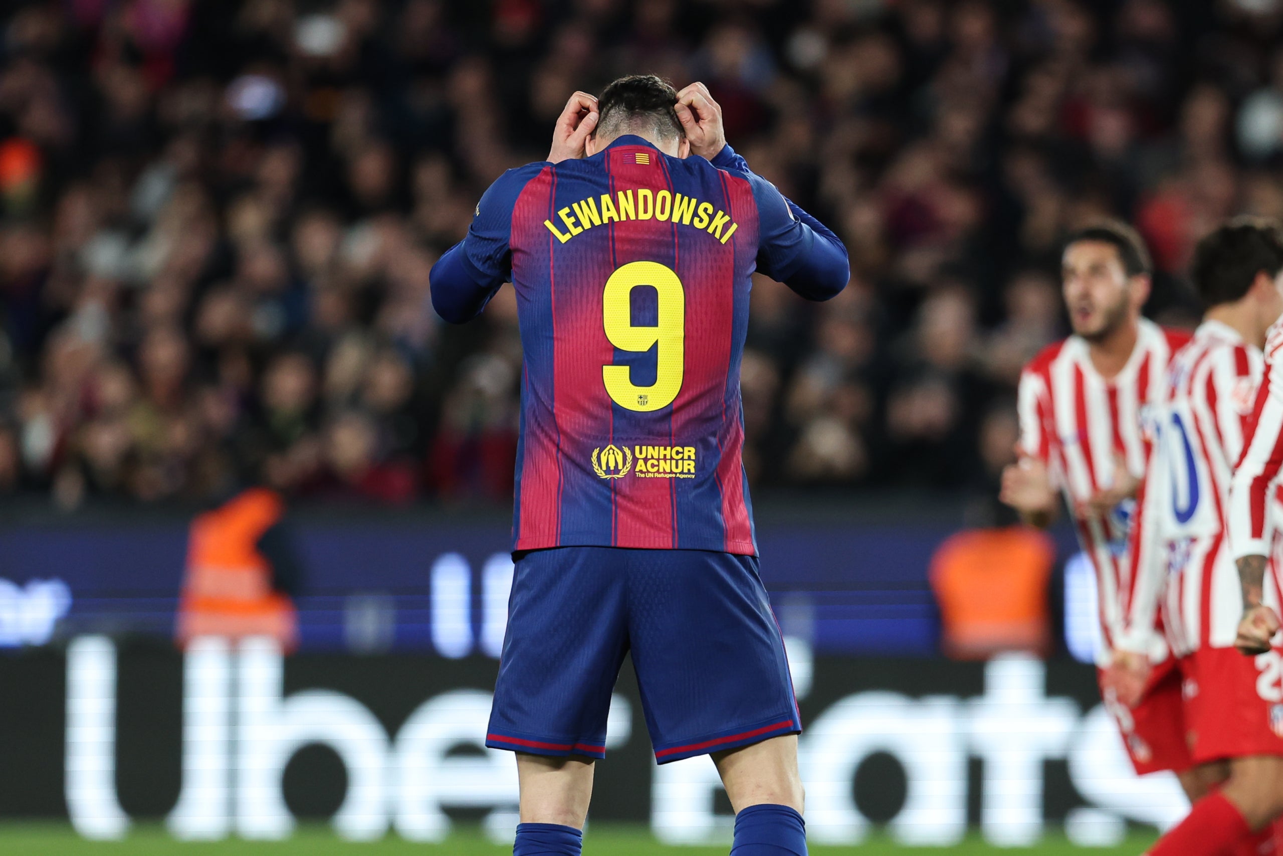 Robert Lewandowski, lamentant-se després de fallar el penal contra l'Atlètic de Madrid | Europa Press