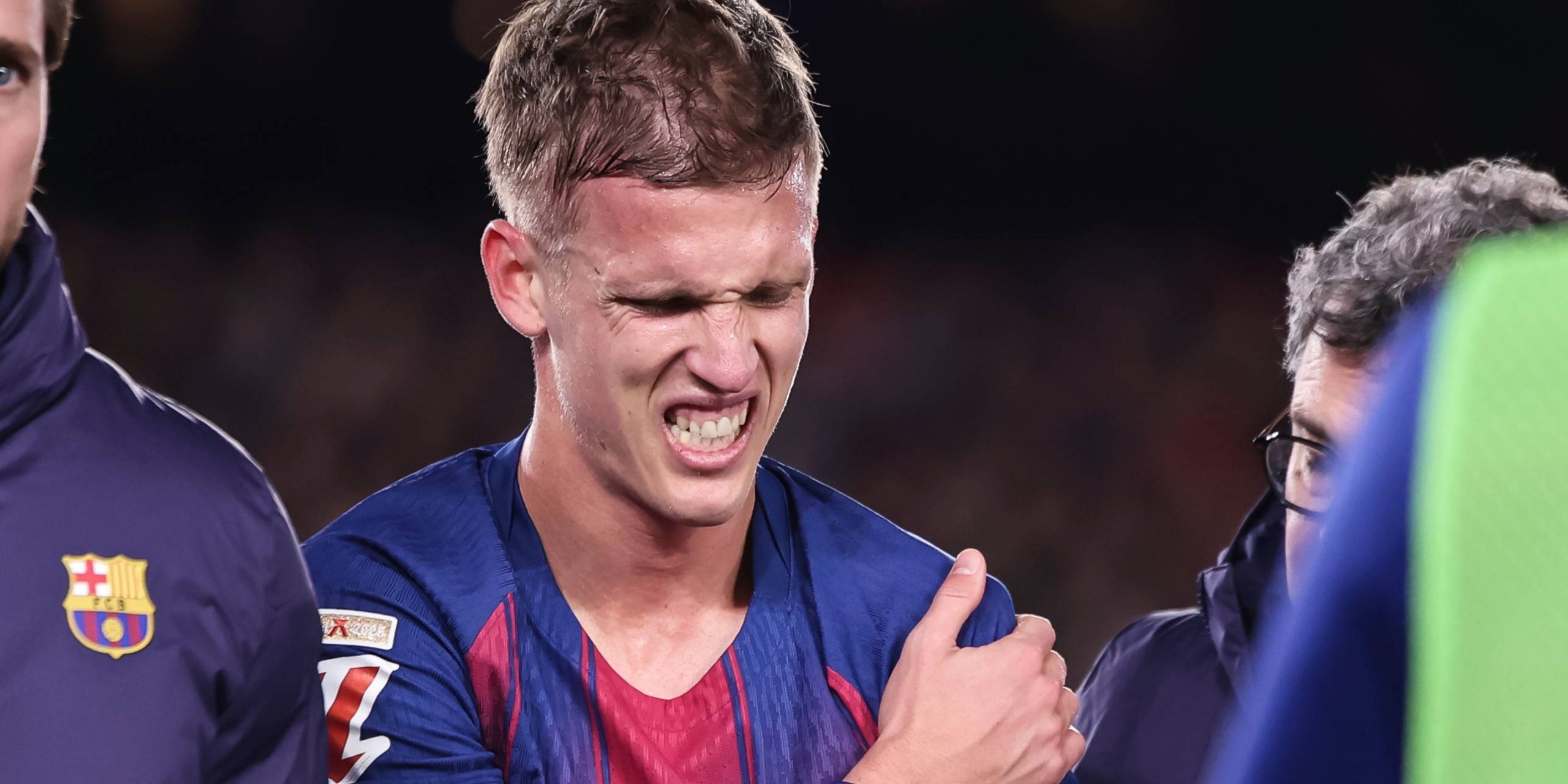 Dani Olmo, després de patir la luxació a l'espatlla en el partit contra l'Atlètic de Madrid | Europa Press