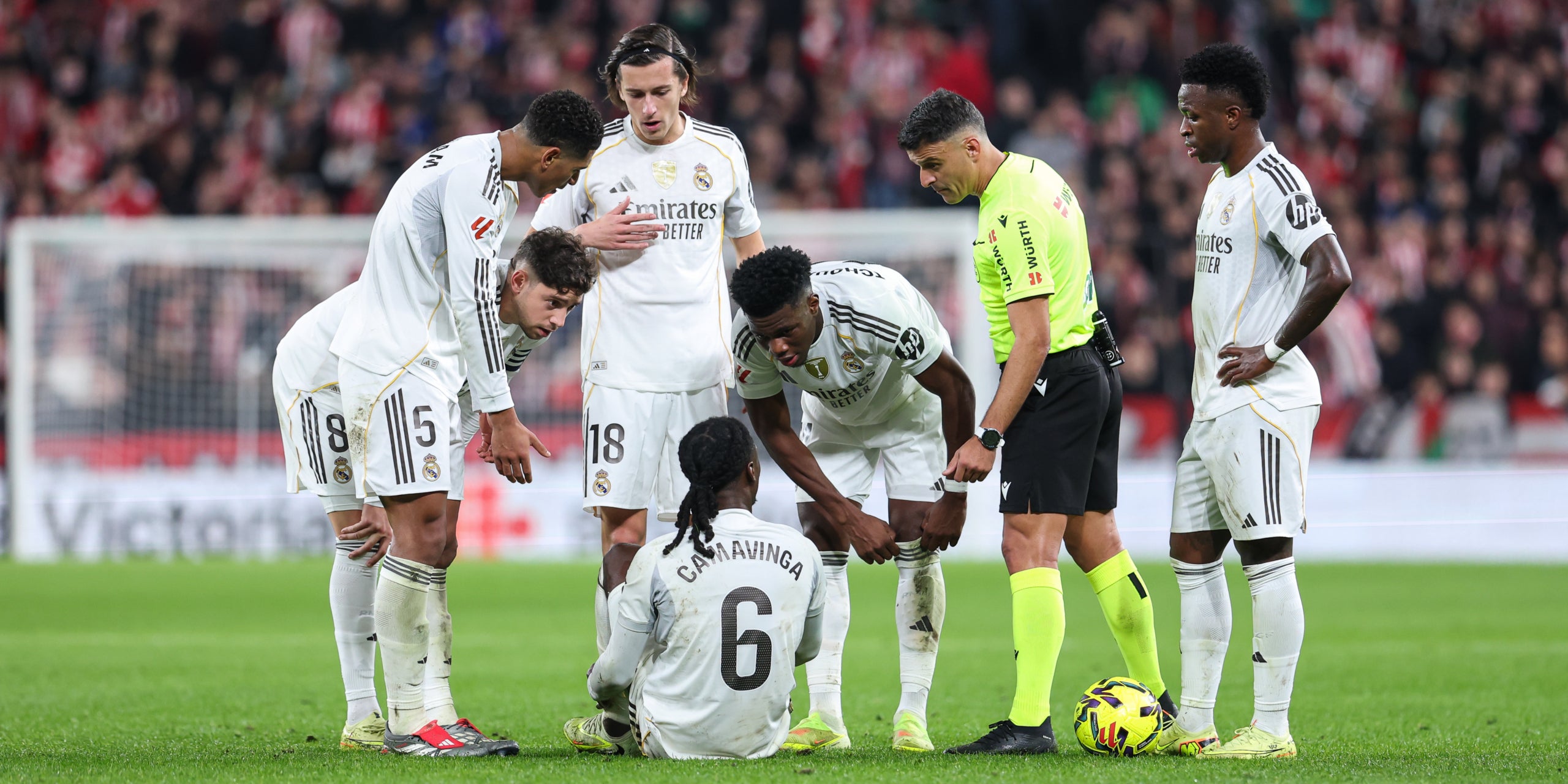 Els jugadors del Madrid, preocupant-se per l'estat físic de Camavinga | Europa Press