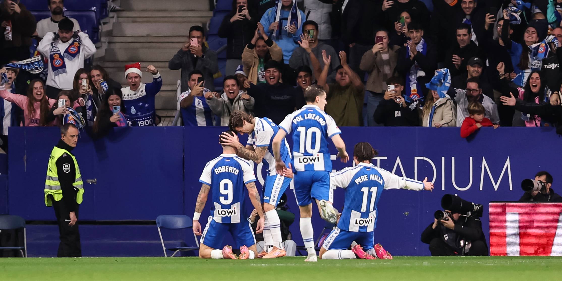 Los jugadores del Espanyol celebran el gol de Roberto contra el Rayo | Europa Press