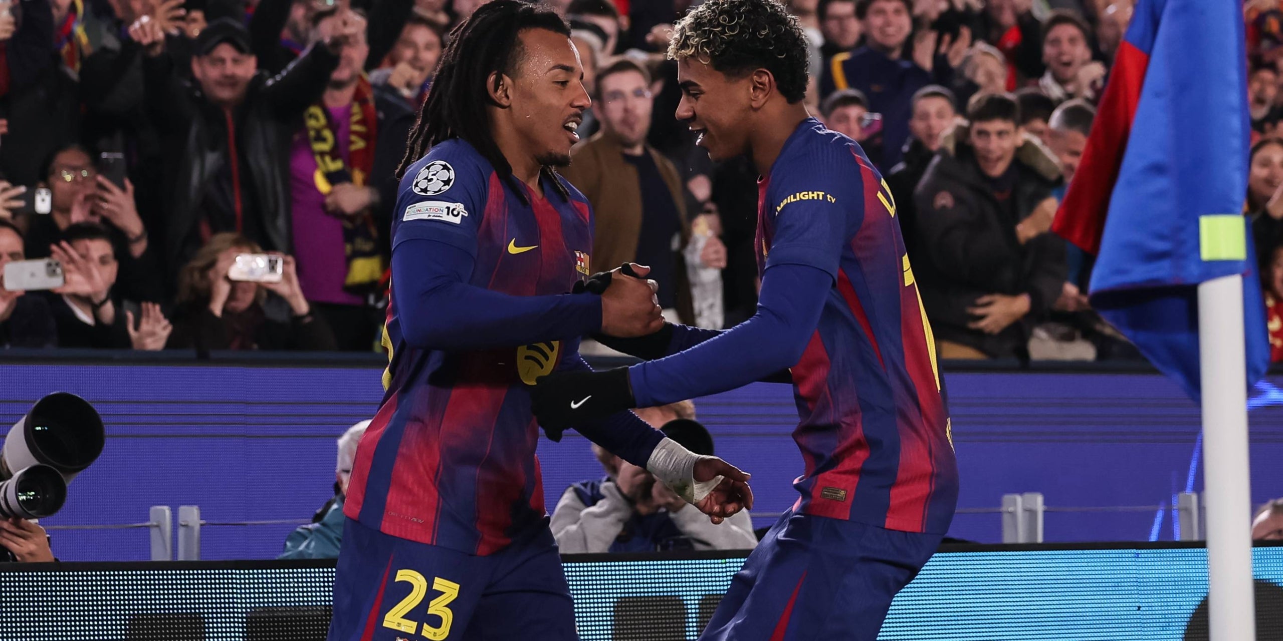 Kounde i Lamine Yamal celebren un dels gols del Barça contra l'Eintracht | Europa Press