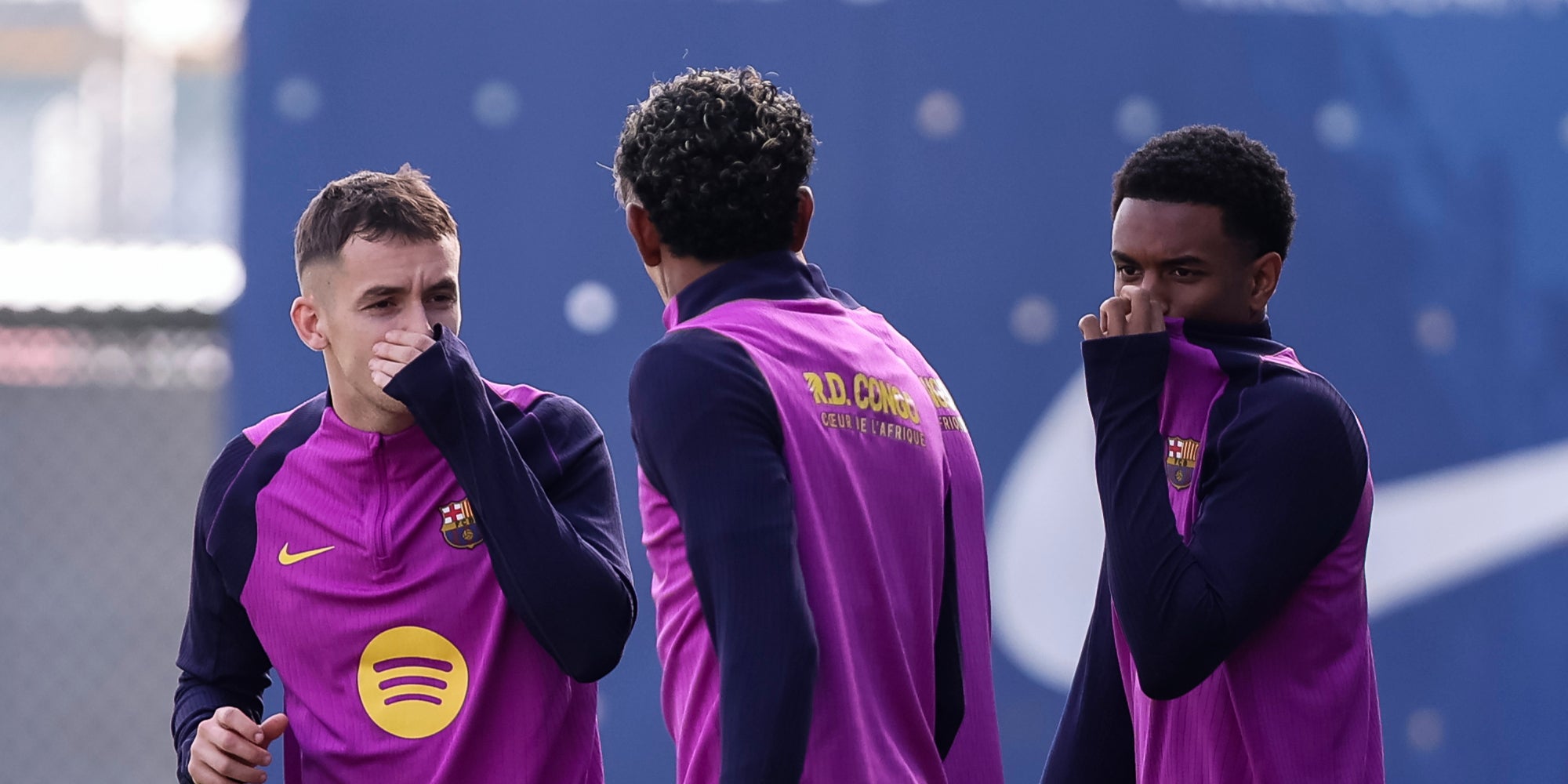 Marc Casadó, Lamine Yamal i Alejandro Balde, durant un entrenament amb el Barça | Europa Press