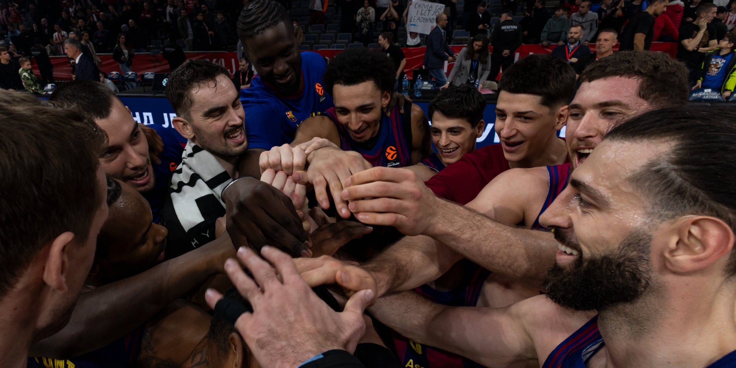 Els jugadors del Barça celebren la victòria davant l'Estrella Roja a l'Eurolliga | FC Barcelona