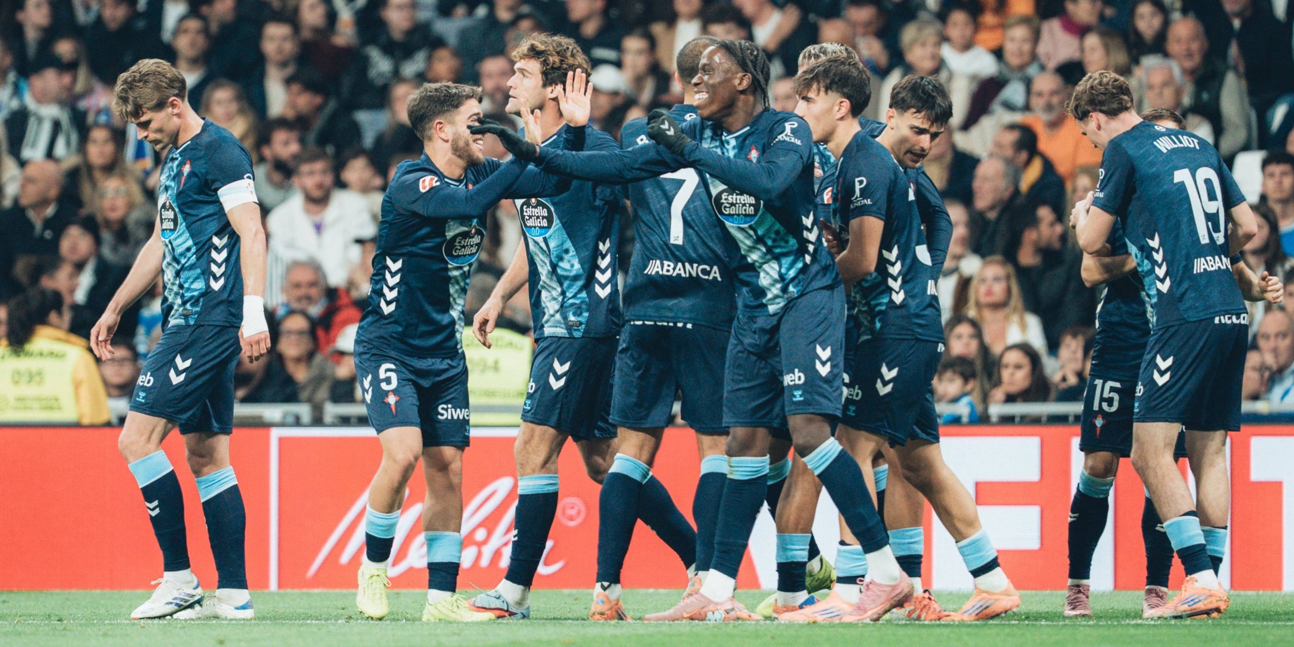 Els jugadors del Celta de Vigo celebren un gol al Santiago Bernabéu | RC Celta