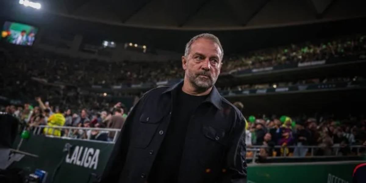 Hansi Flick durant el Betis-Barça de Lliga | FC Barcelona