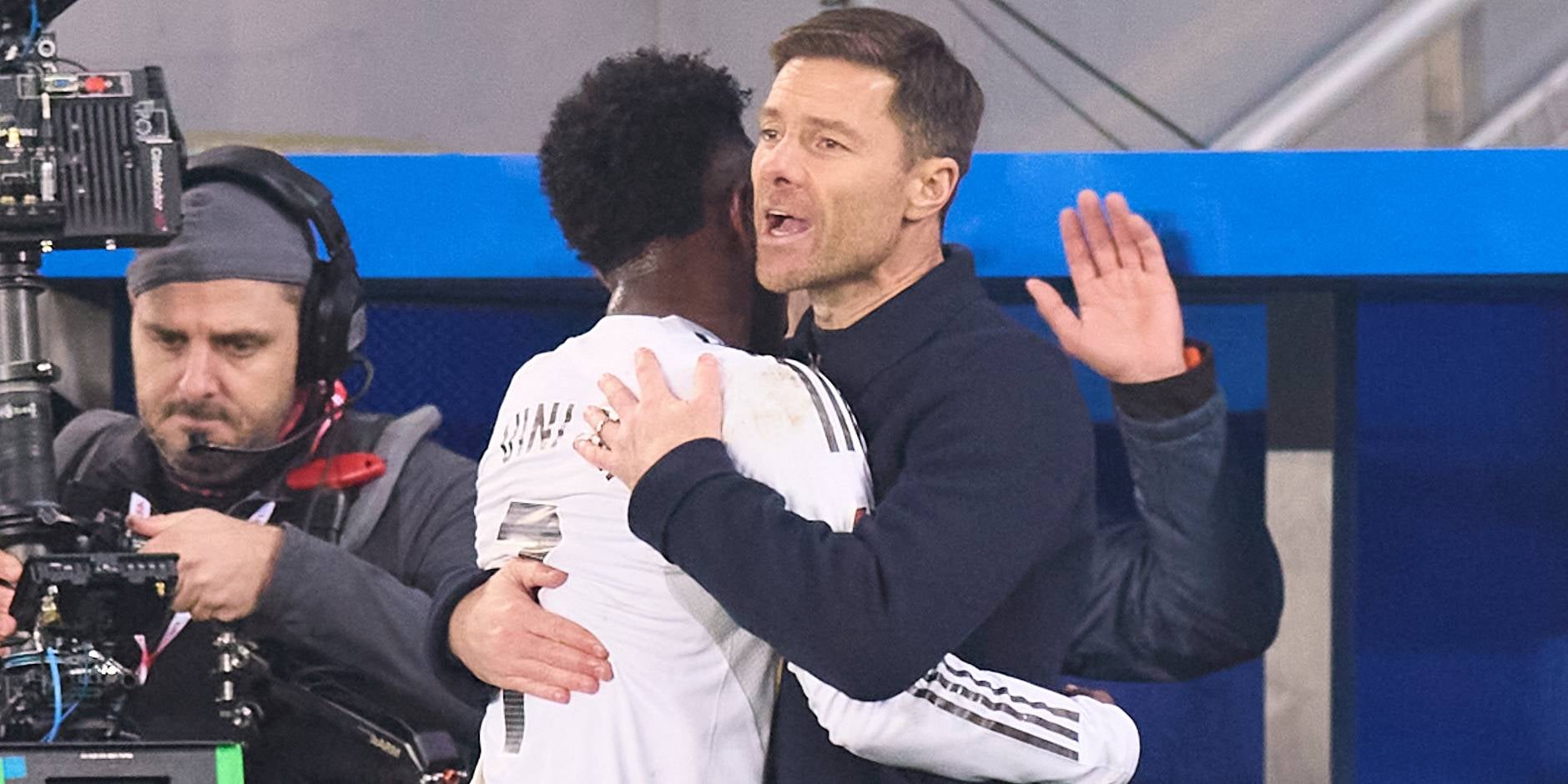 Xabi Alonso i Vinicius Jr., durant un partit del Madrid | Europa Press