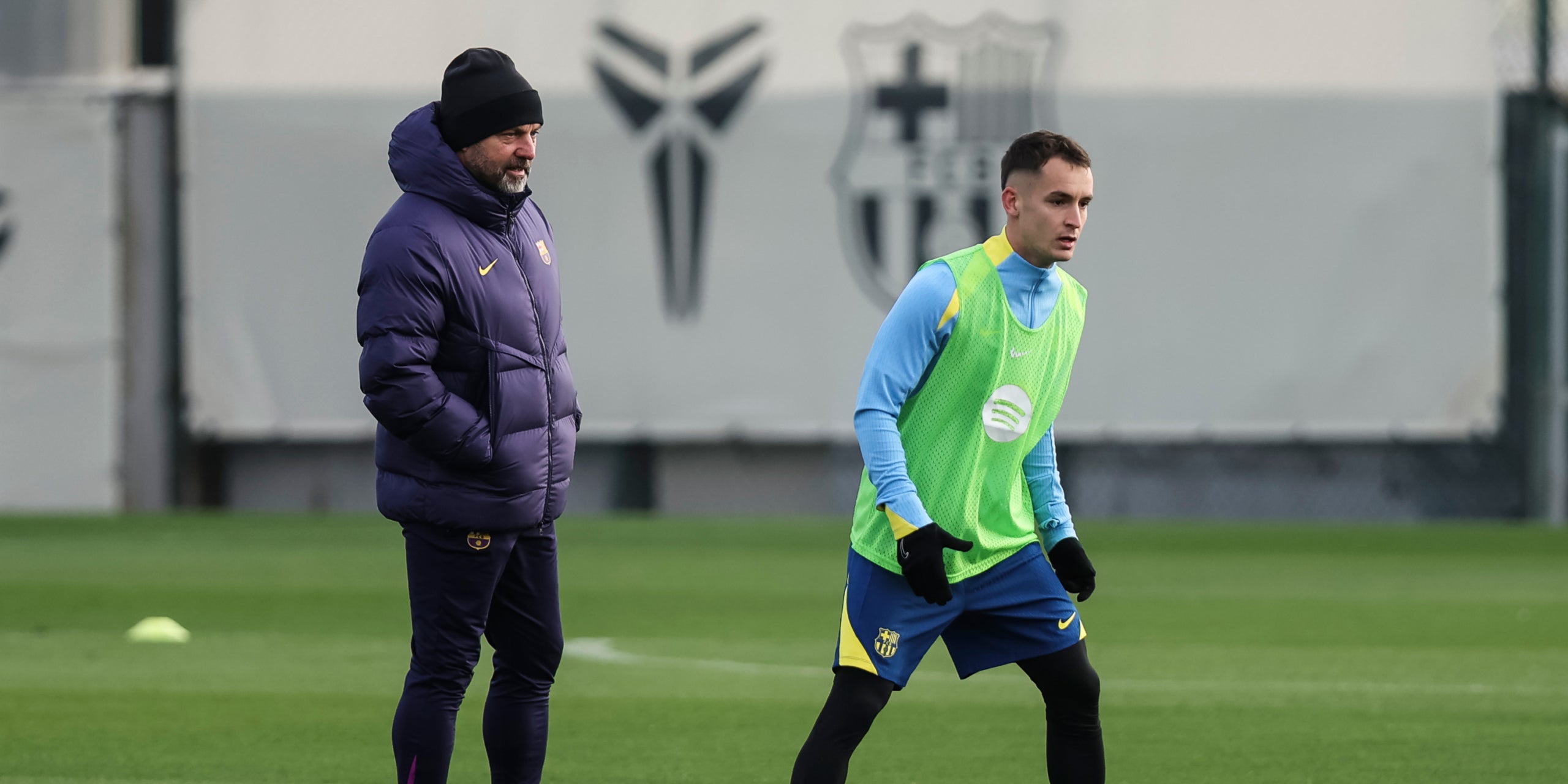 Hansi Flick i Marc Casadó, durant un entrenament amb el Barça | Europa Press