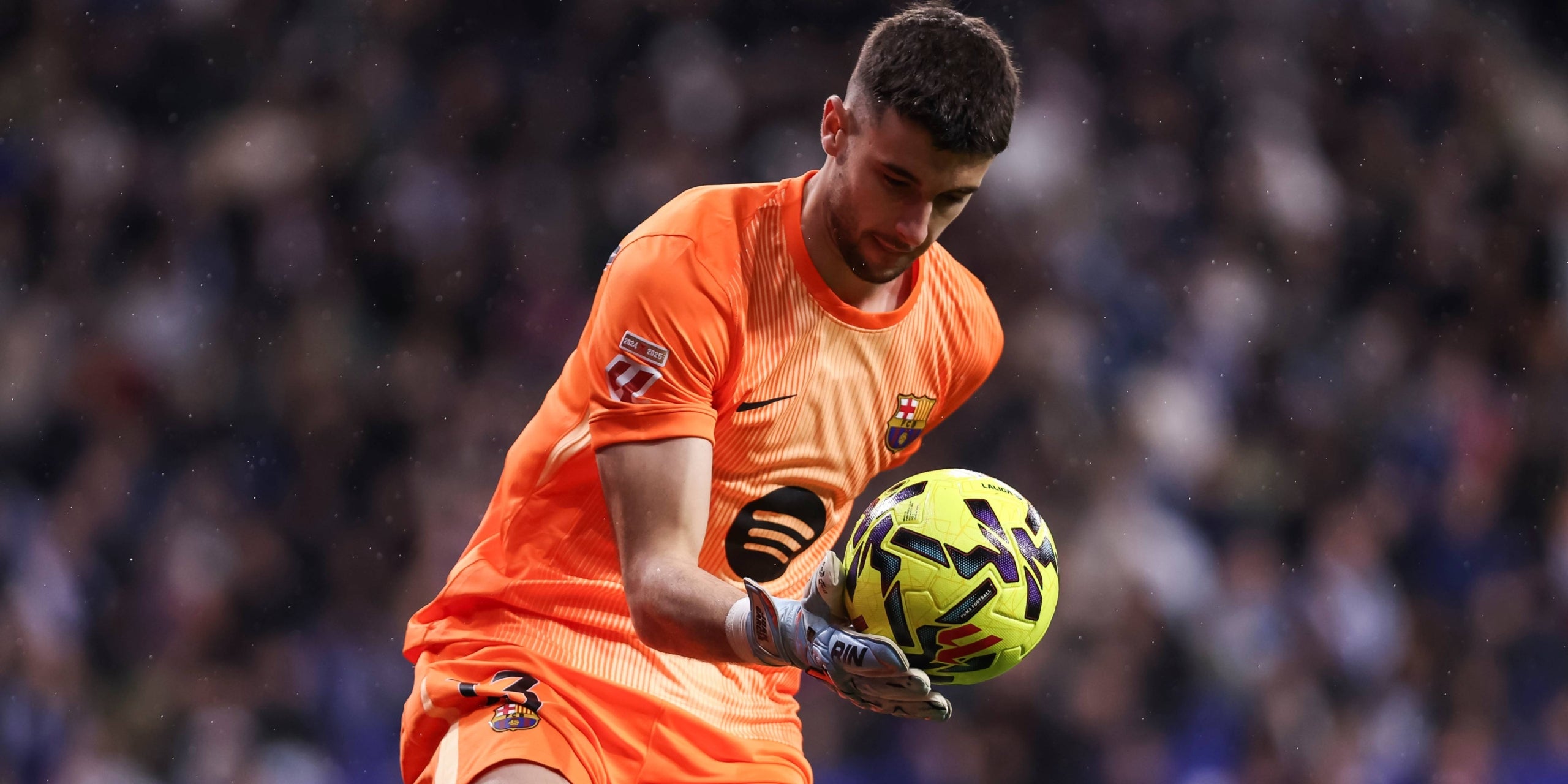Joan Garcia, durant el derbi de retorn a l'RCDE Stadium amb la samarreta del Barça | Europa Press