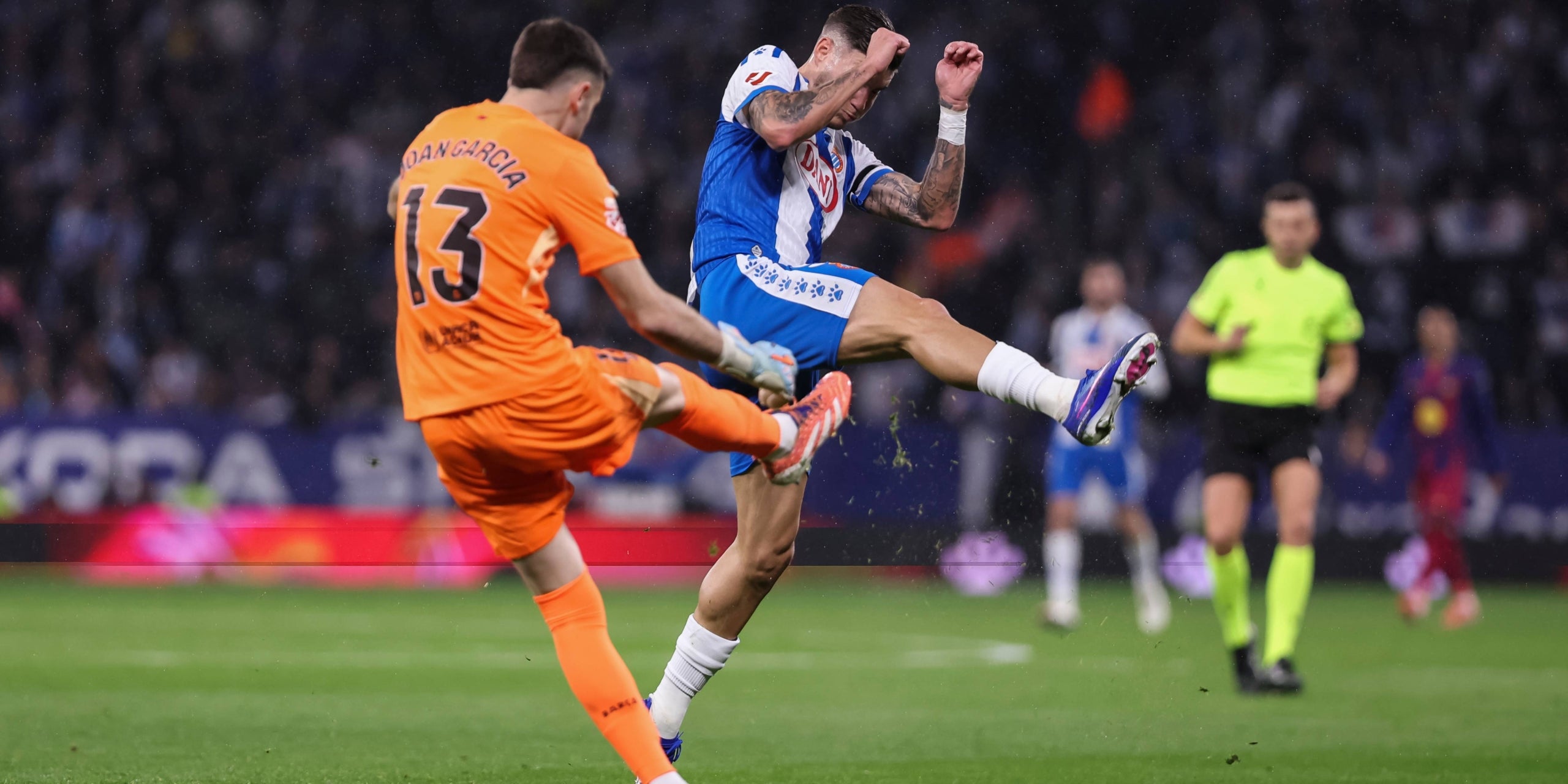 Joan Garcia, durante su primer derbi contra el Espanyol con la camiseta del Barça | Europa Press