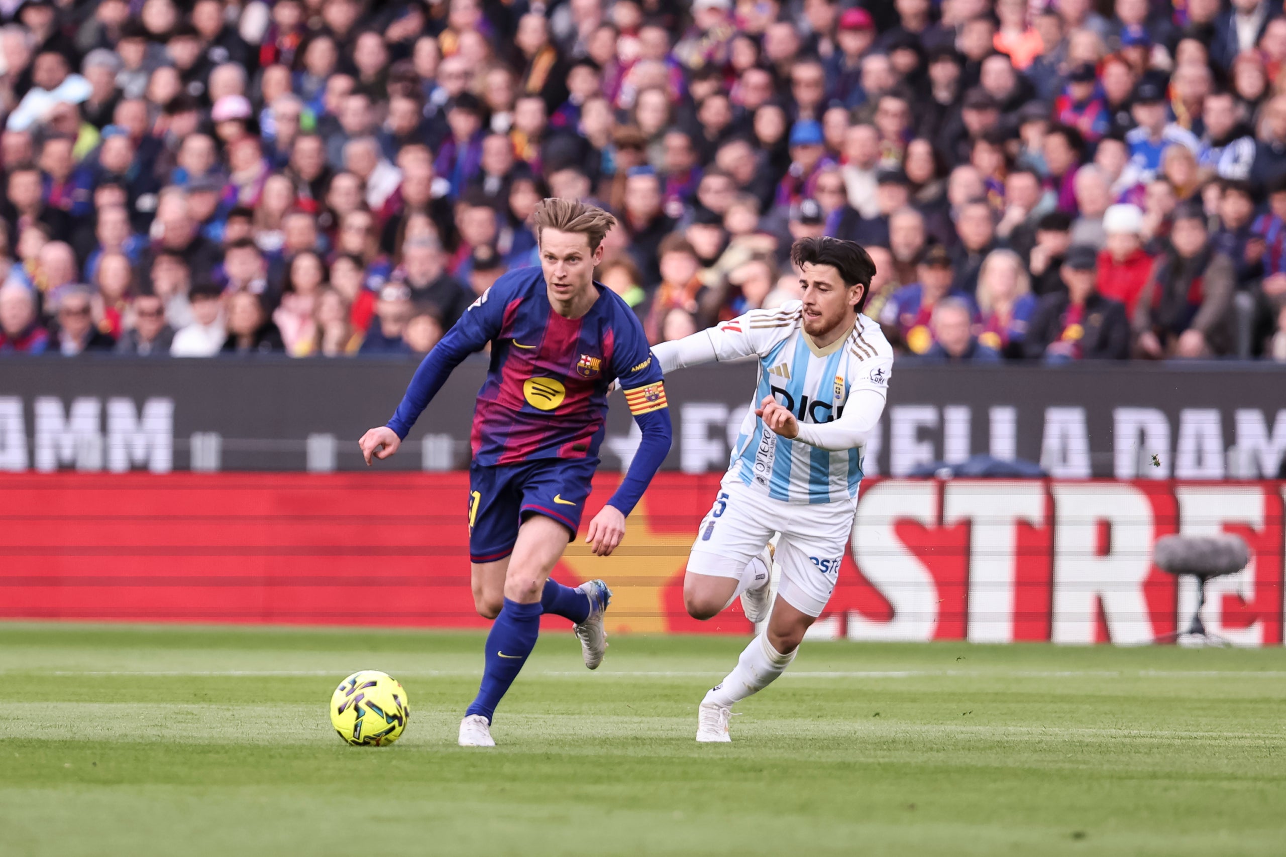 Frenkie de Jong, durant el Barça-Oviedo | Europa Press