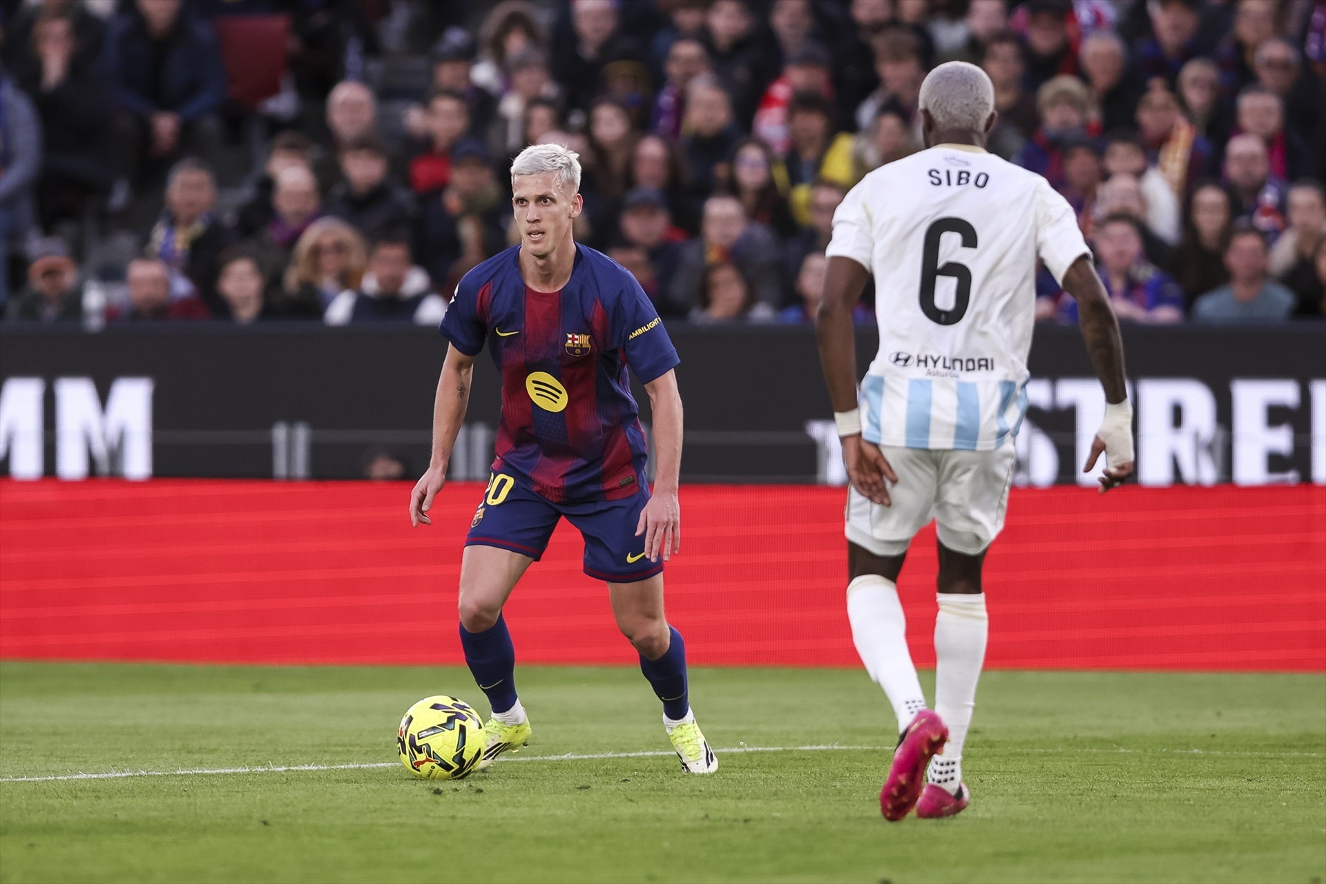 Dani Olmo durant el Barça-Oviedo | Europa Press