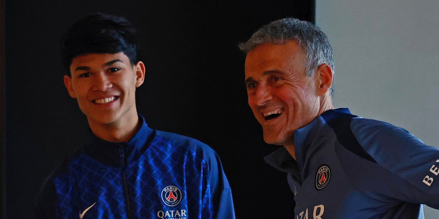 Dro Fernández i Luis Enrique, durant l'arribada del jugador al PSG | PSG