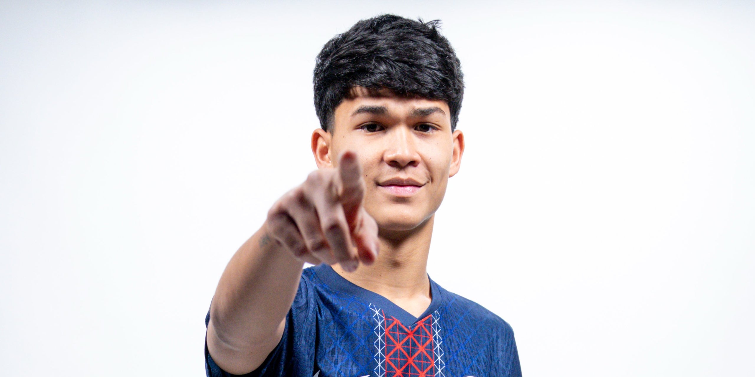 Dro Fernández, en la seva presentació com a nou jugador del PSG | PSG