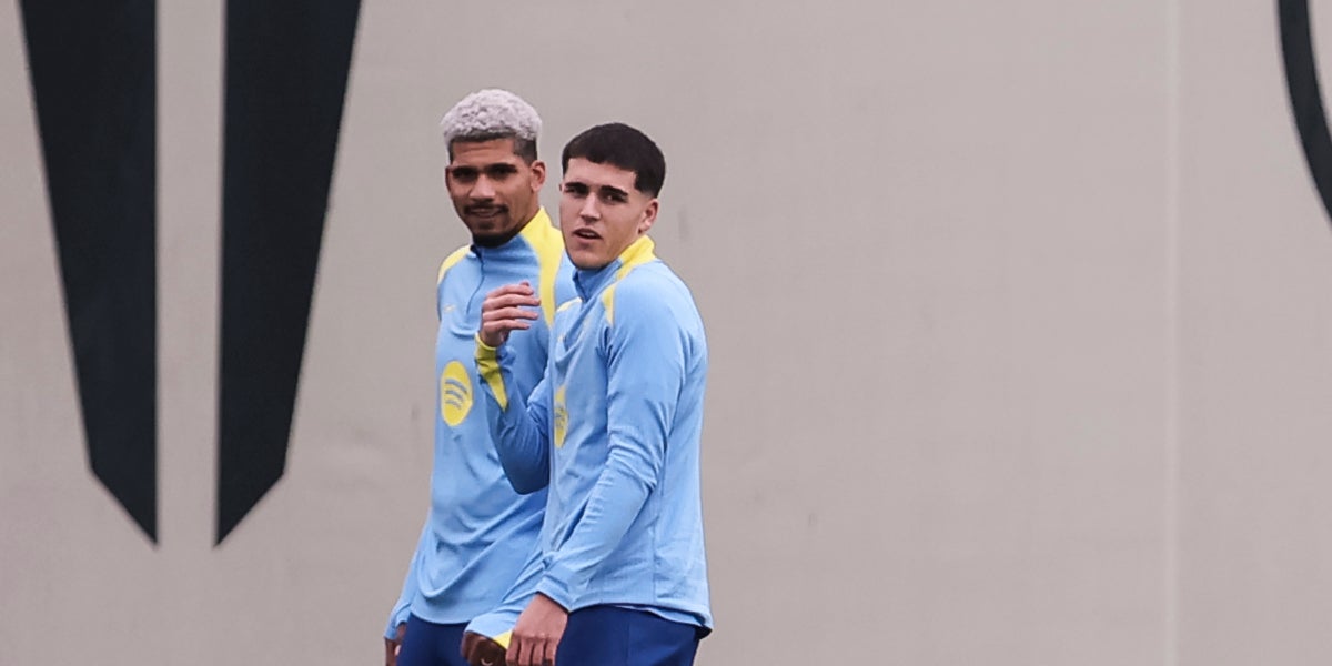Ronald Araujo i Pau Cubarsí, durant un entrenament amb el Barça | Europa Press