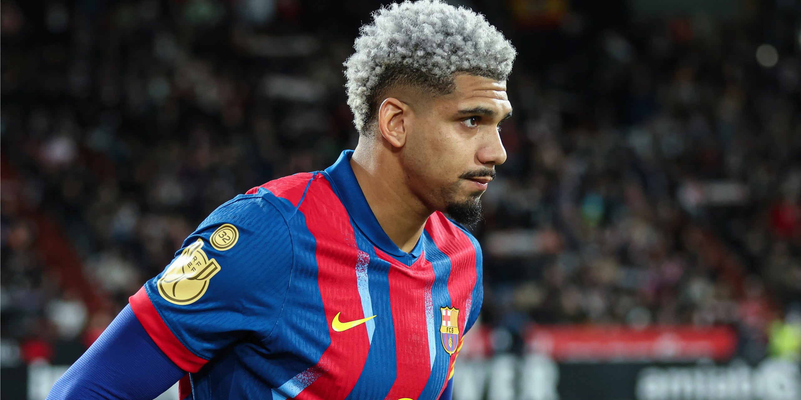 Ronald Araujo, durant un partit amb el Barça | Europa Press