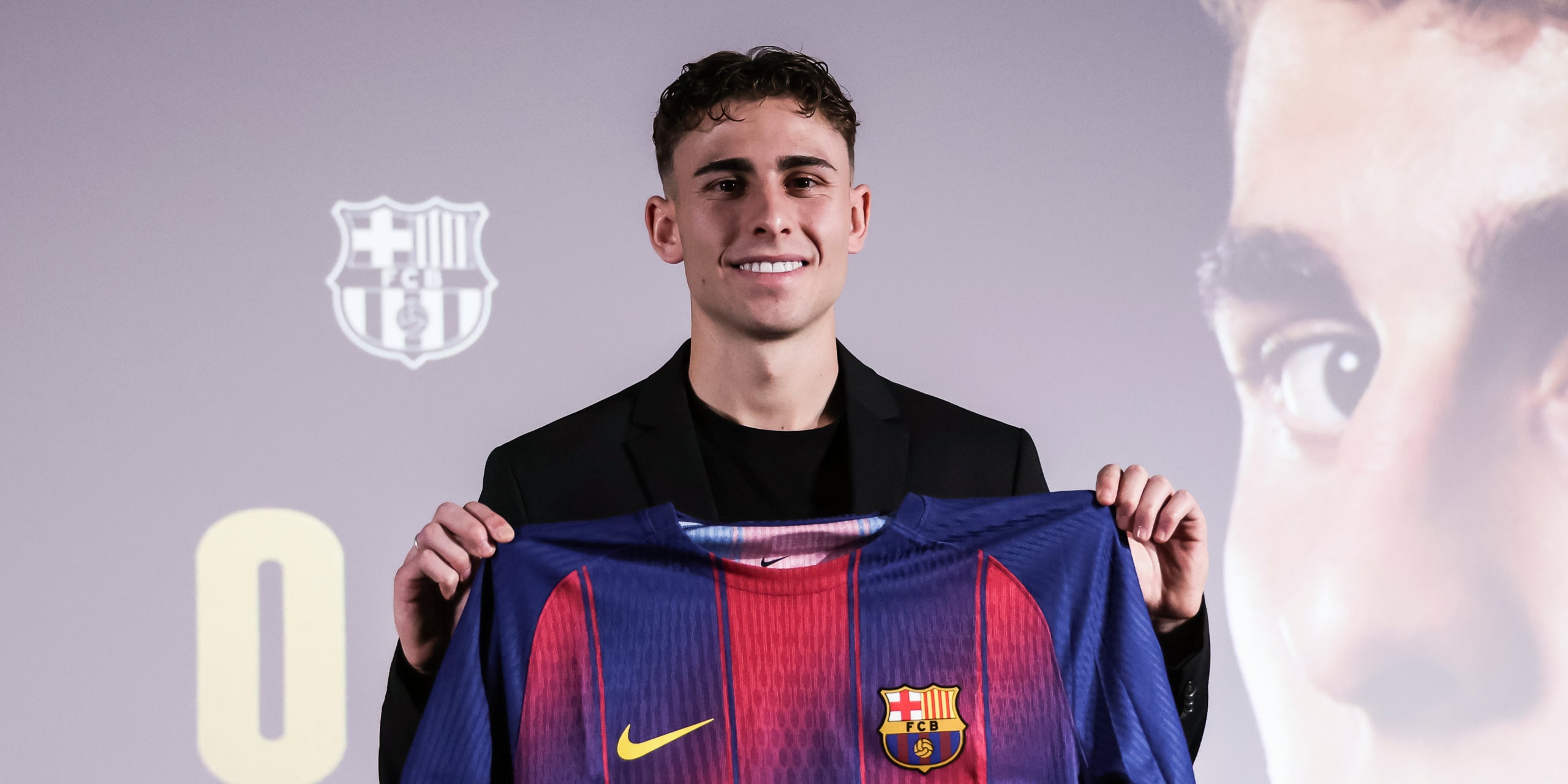 Fermín López, durant l'acte de renovació del seu contracte fins al 2031 | Europa Press