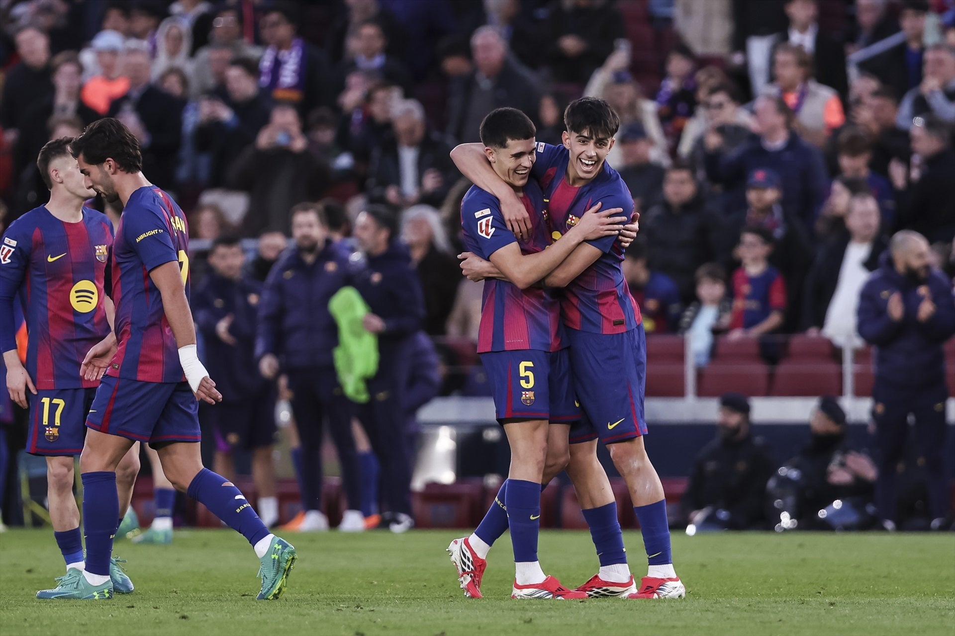 Marc Bernal i Cubarsí celebren la victòria del Barça contra el Mallorca | Europa Press