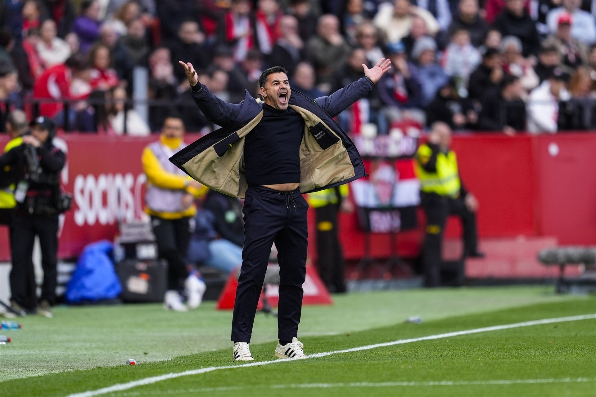 Míchel Sánchez disgustat durant el Sevilla-Girona | Europa Press