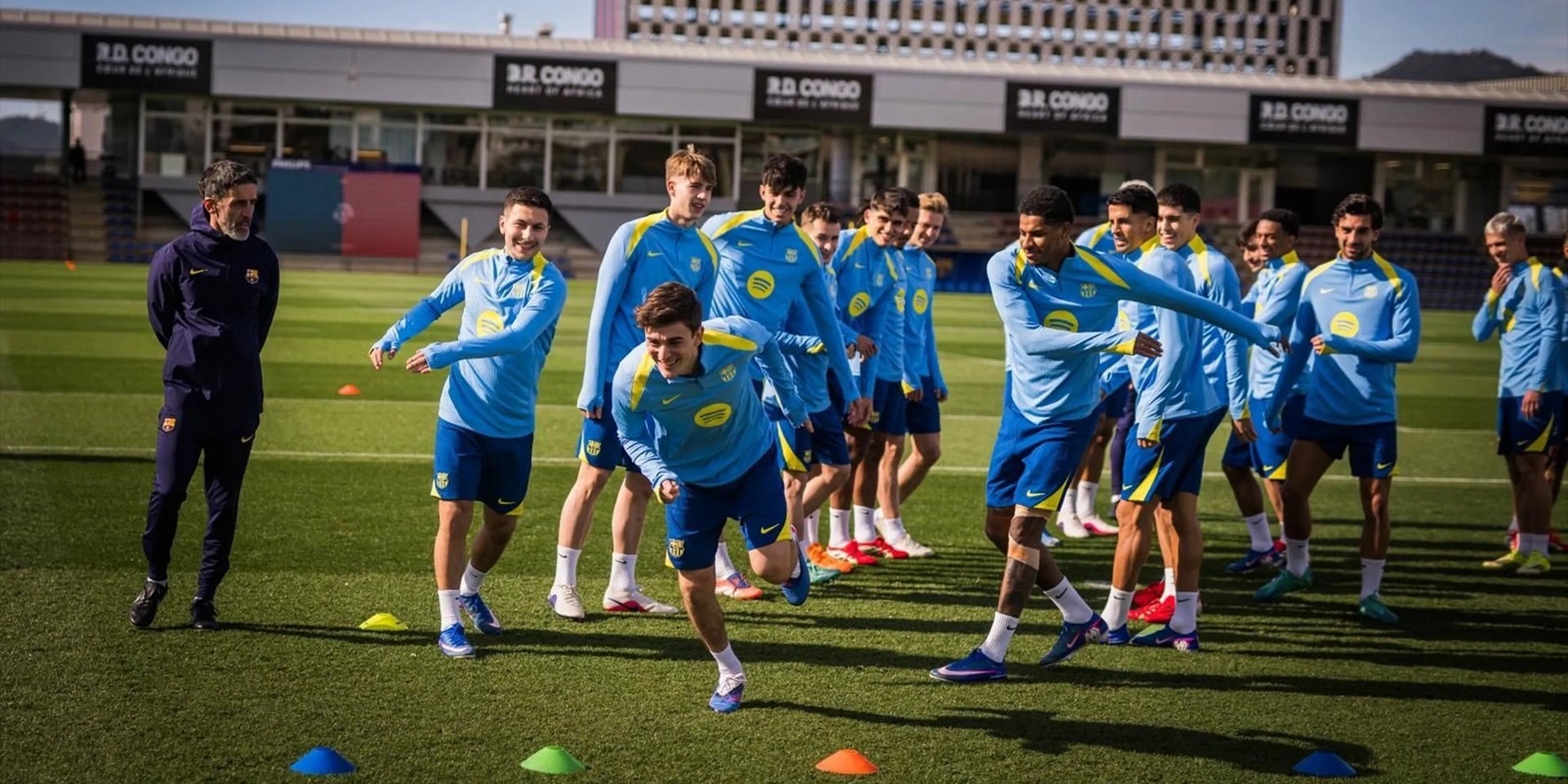 Gavi es rebut pels seus companys a l'entrenament | Europa Press