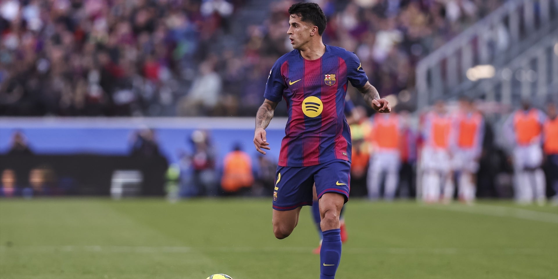 Joao Cancelo durant el partit contra el Llevant | Europa Press