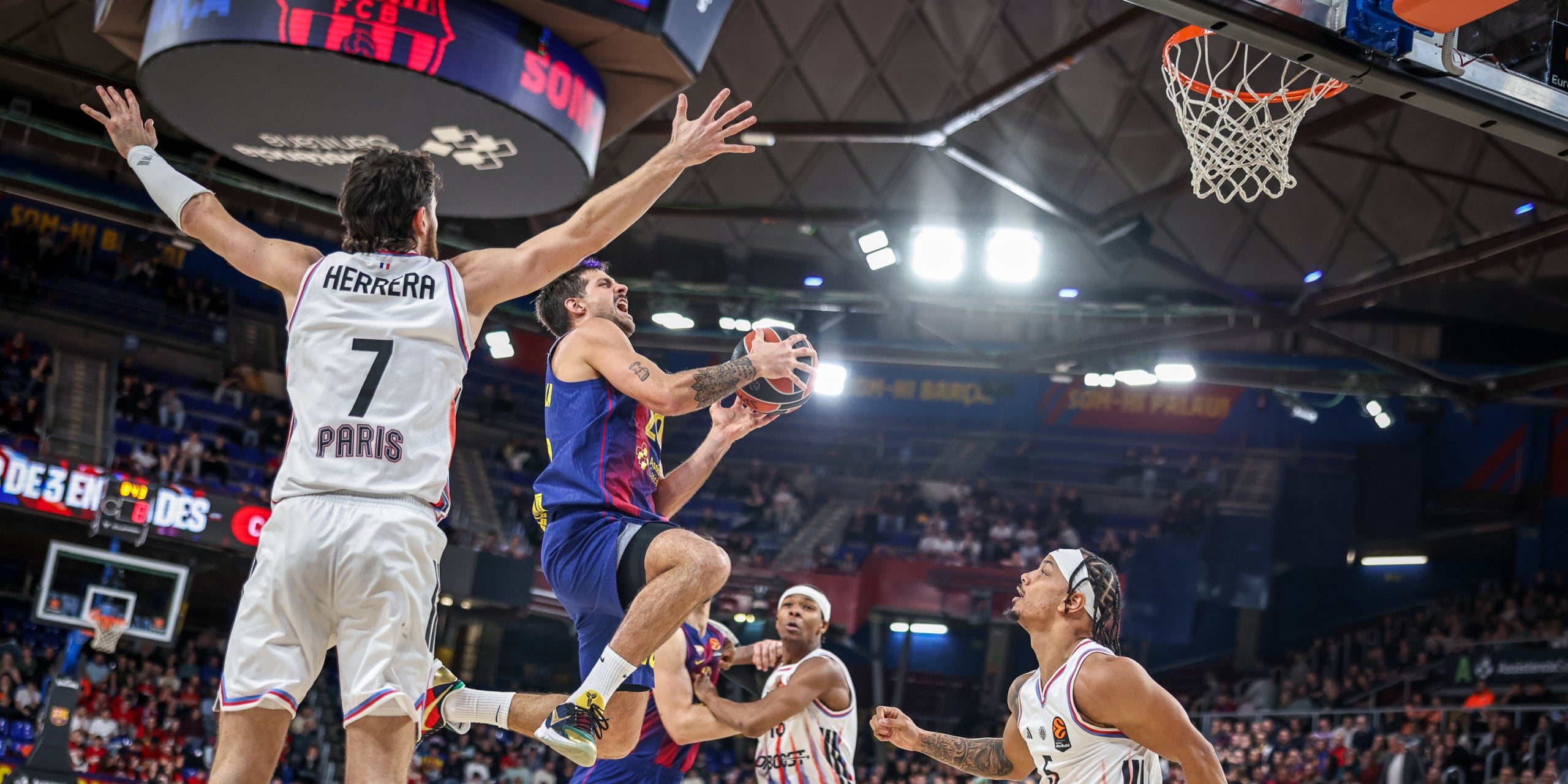 Nico Laprovittola, durant el partit contra el París Basketball | FC Barcelona