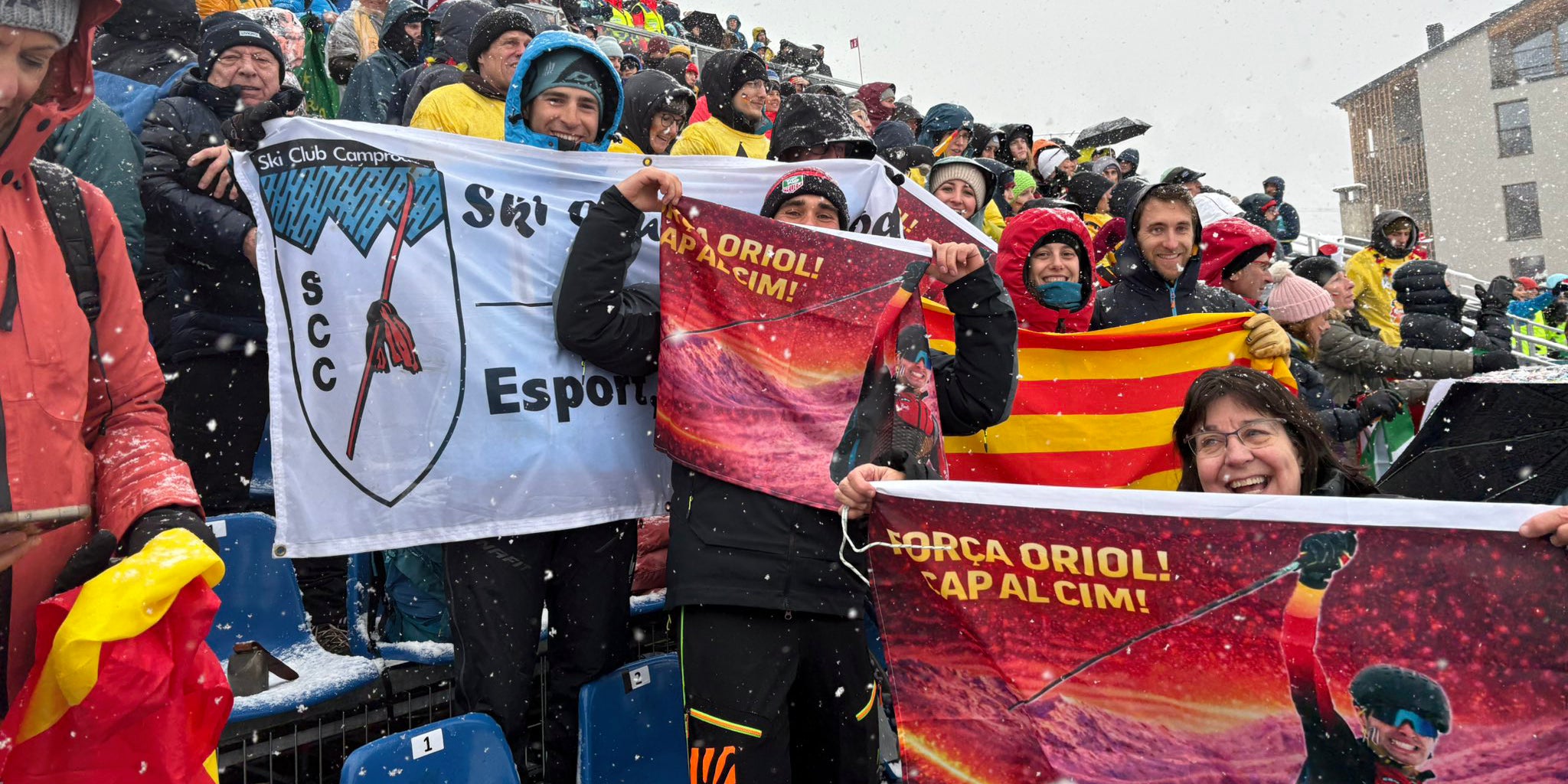 Los familiares y amigos de Oriol Cardona, en la grada de los Juegos de invierno | FEEC