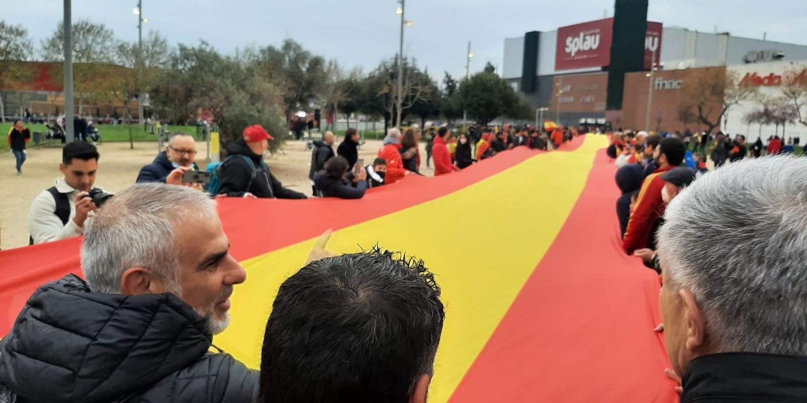 Una bandera espanyola gegant a les portes de l'RCDE Stadium | Europa Press
