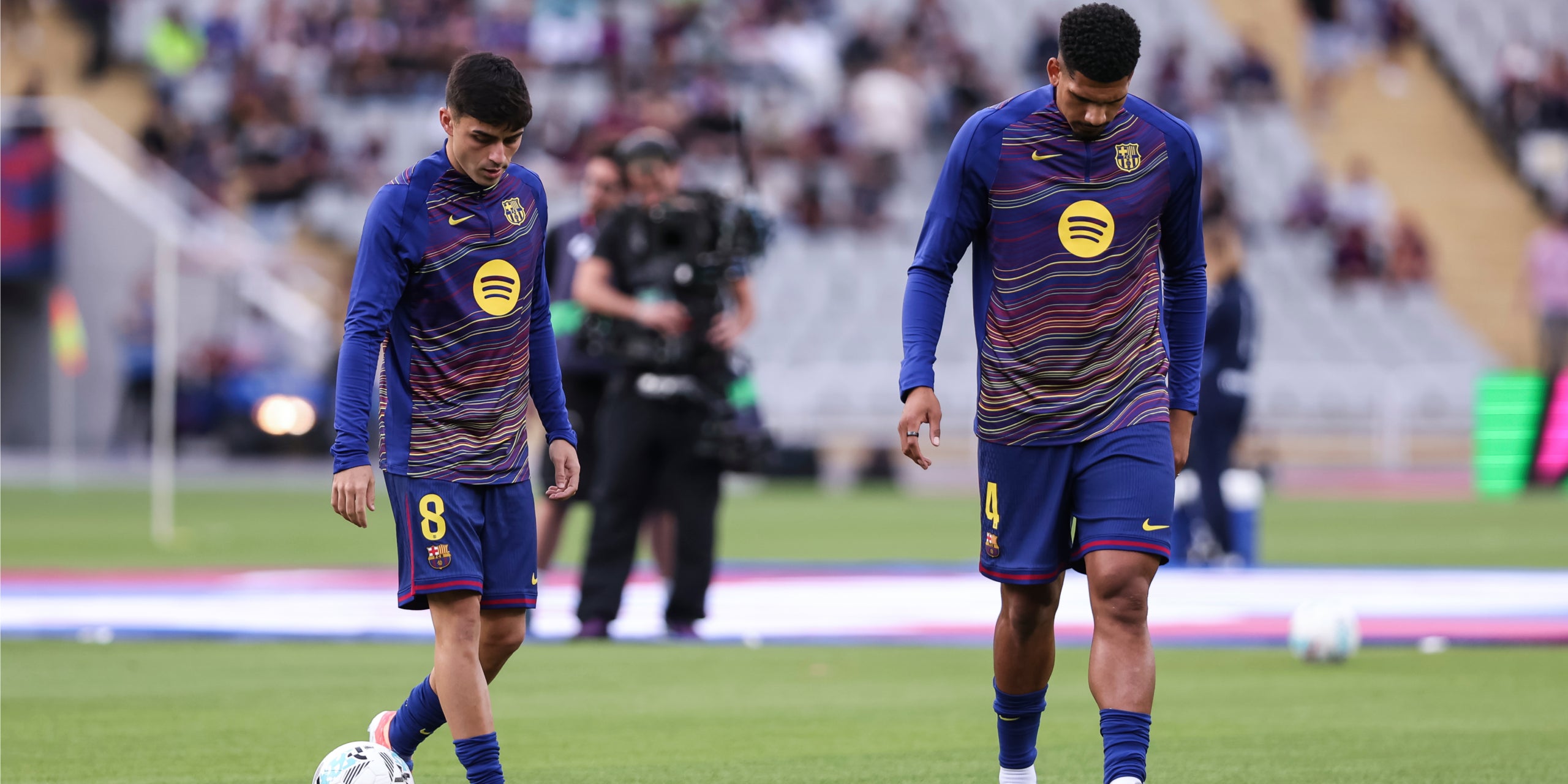 Pedri González i Ronald Araujo, abans d'un partit amb el Barça | Europa Press