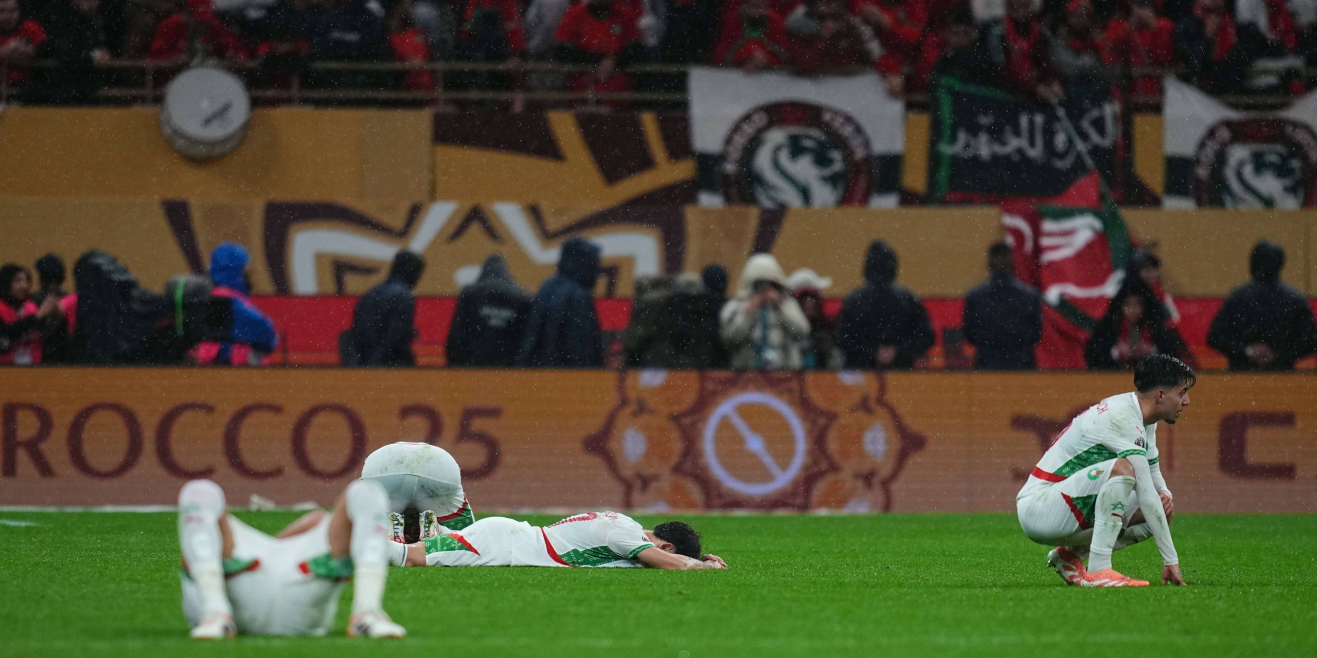 Els jugadors del Marroc, lamentant-se després de perdre la final de la Copa Àfrica | Europa Press