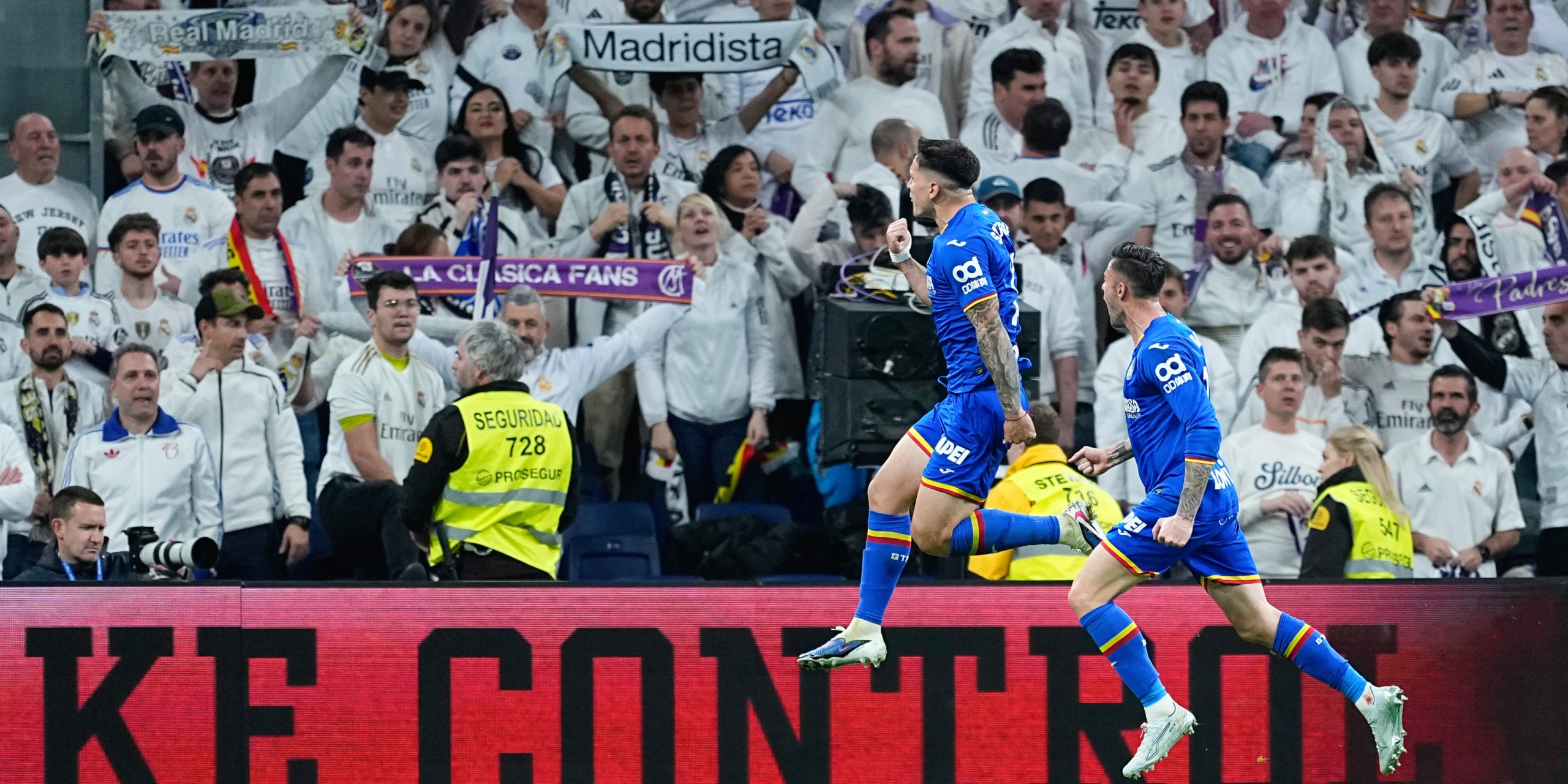 Els jugadors del Getafe, celebrant el seu gol contra el Madrid al Bernabéu | Europa Press