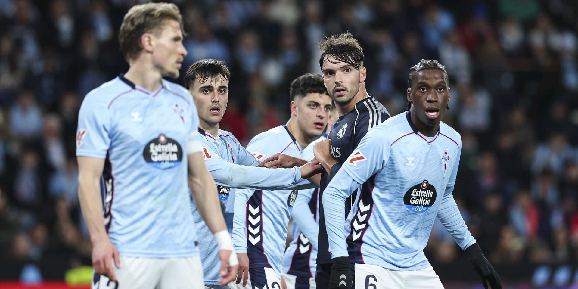 Jugadors del Celta i Madrid en una disputa a l'àrea | Europa Press