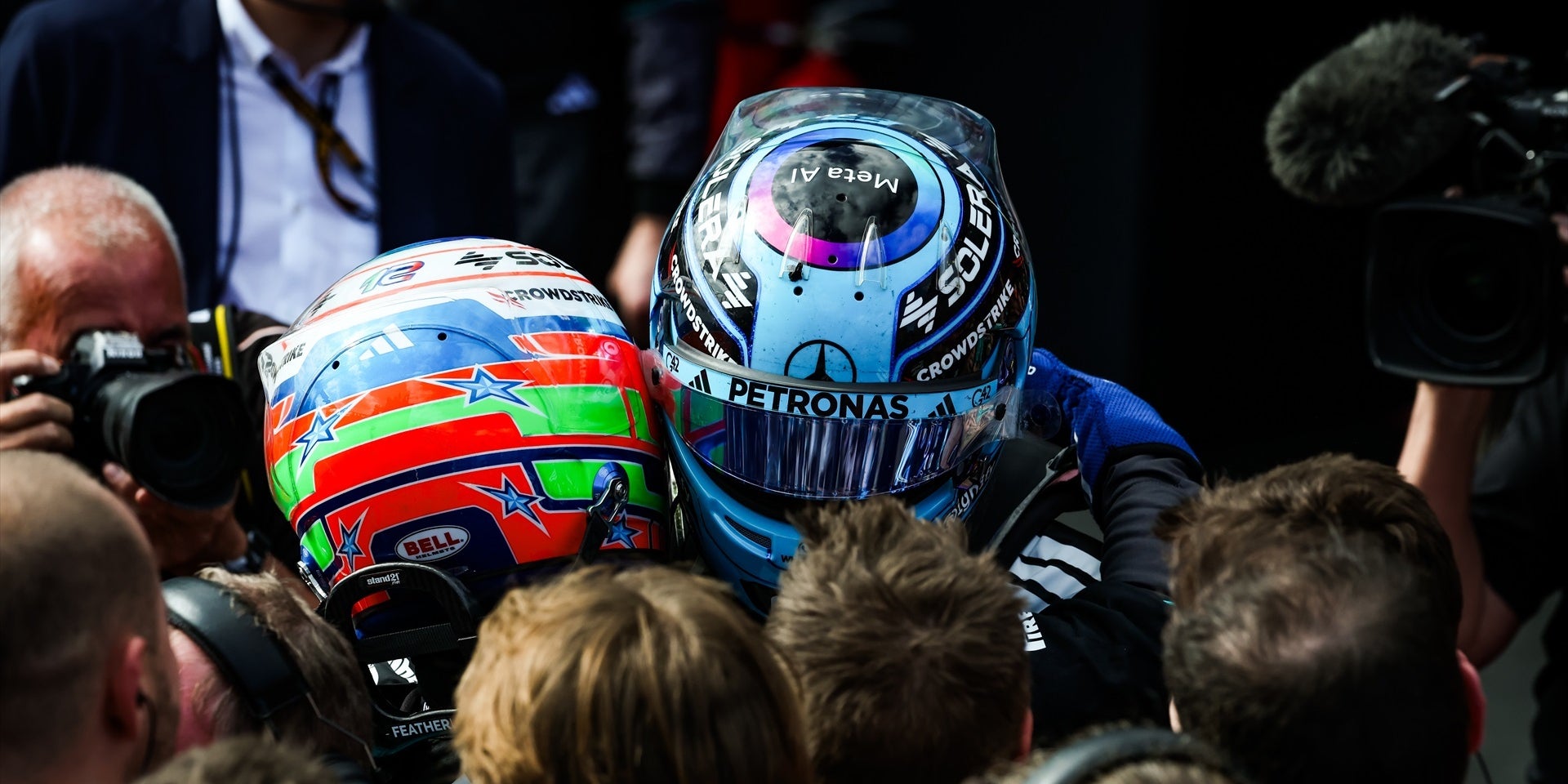 Russell i Antonelli celebren la victòria de Mercedes | Europa Press