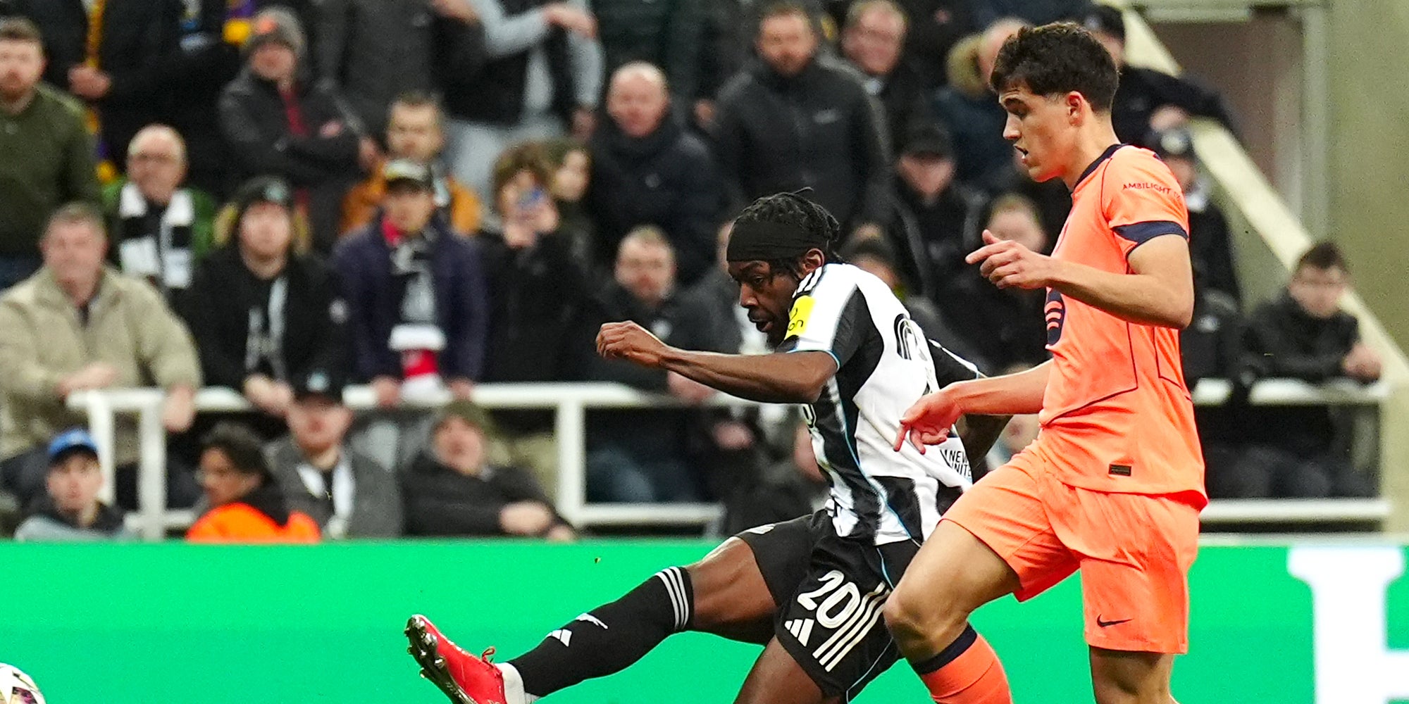 Pau Cubarsí, durant el Newcastle-Barça | Europa Press