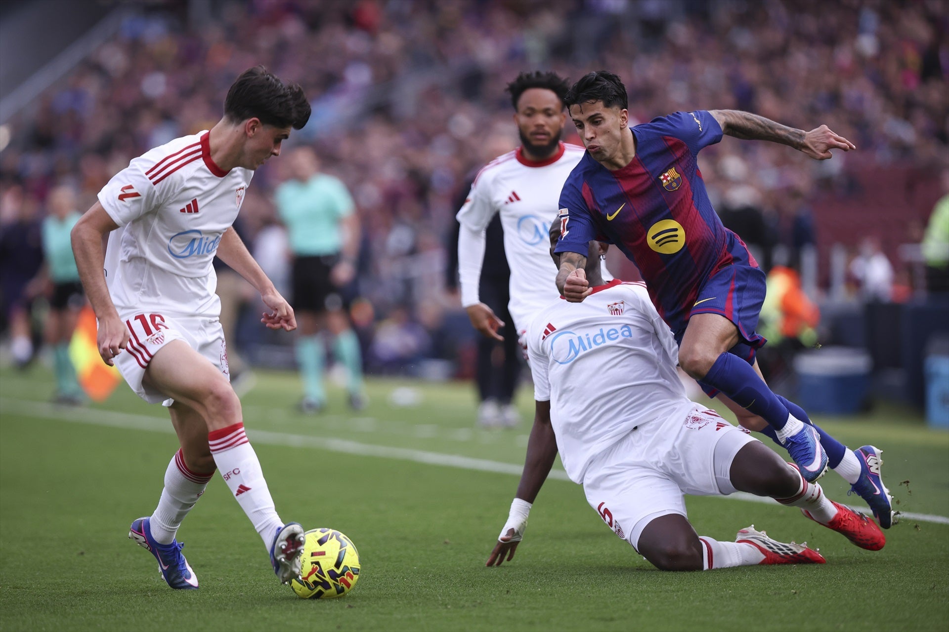 Cancelo durant el Barça-Sevilla | Europa Press