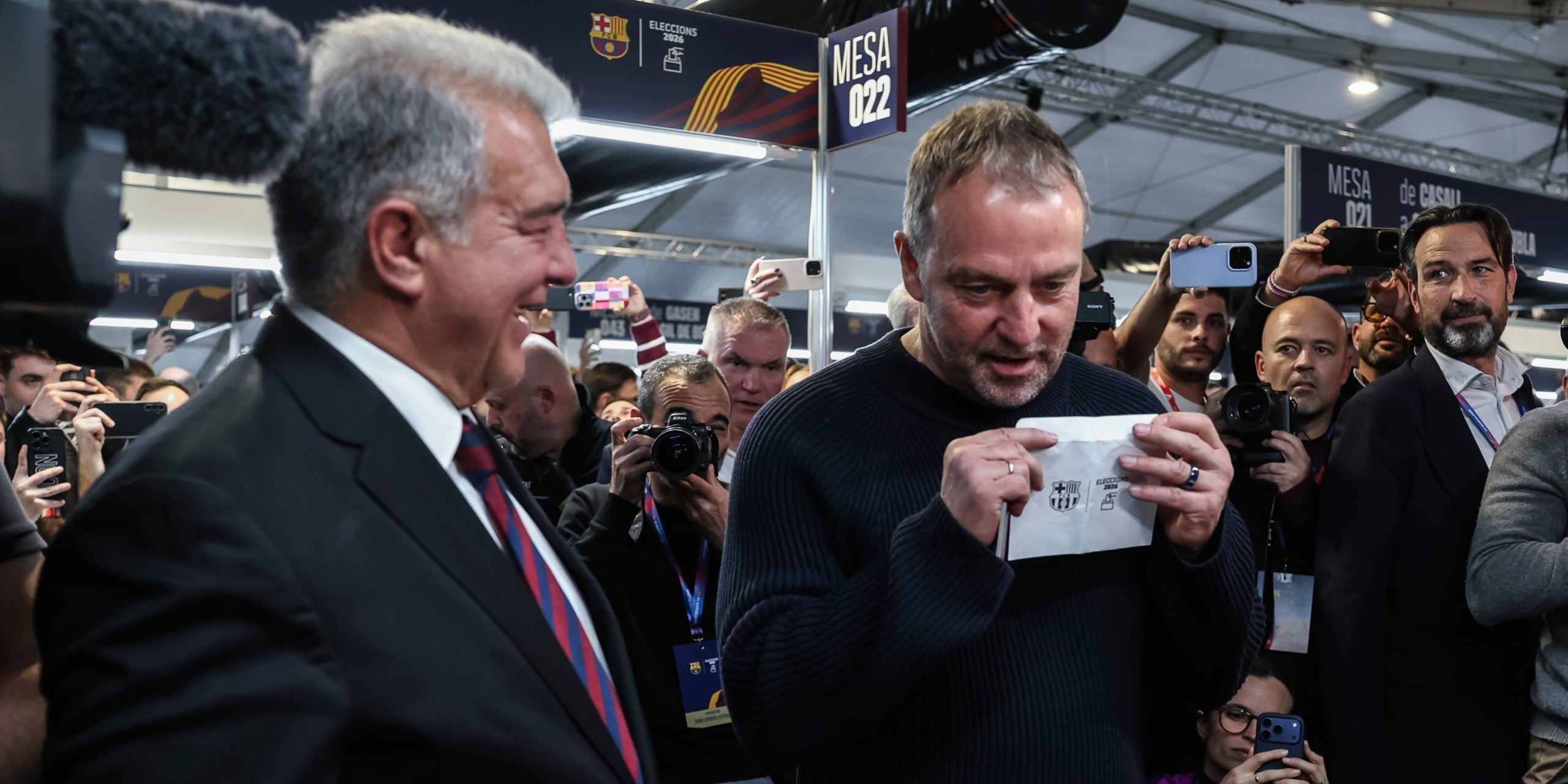 Joan Laporta i Hansi Flick, durant les eleccions del Barça | Europa Press