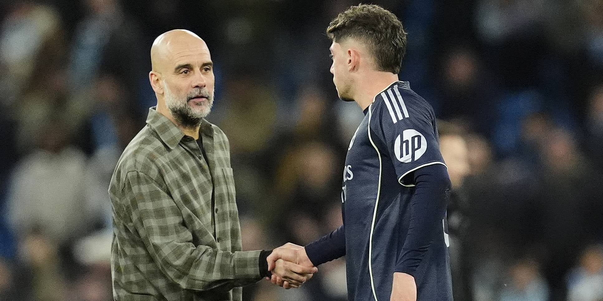 Pep Guardiola y Fede Valverde, durante el City-Madrid | Europa Press