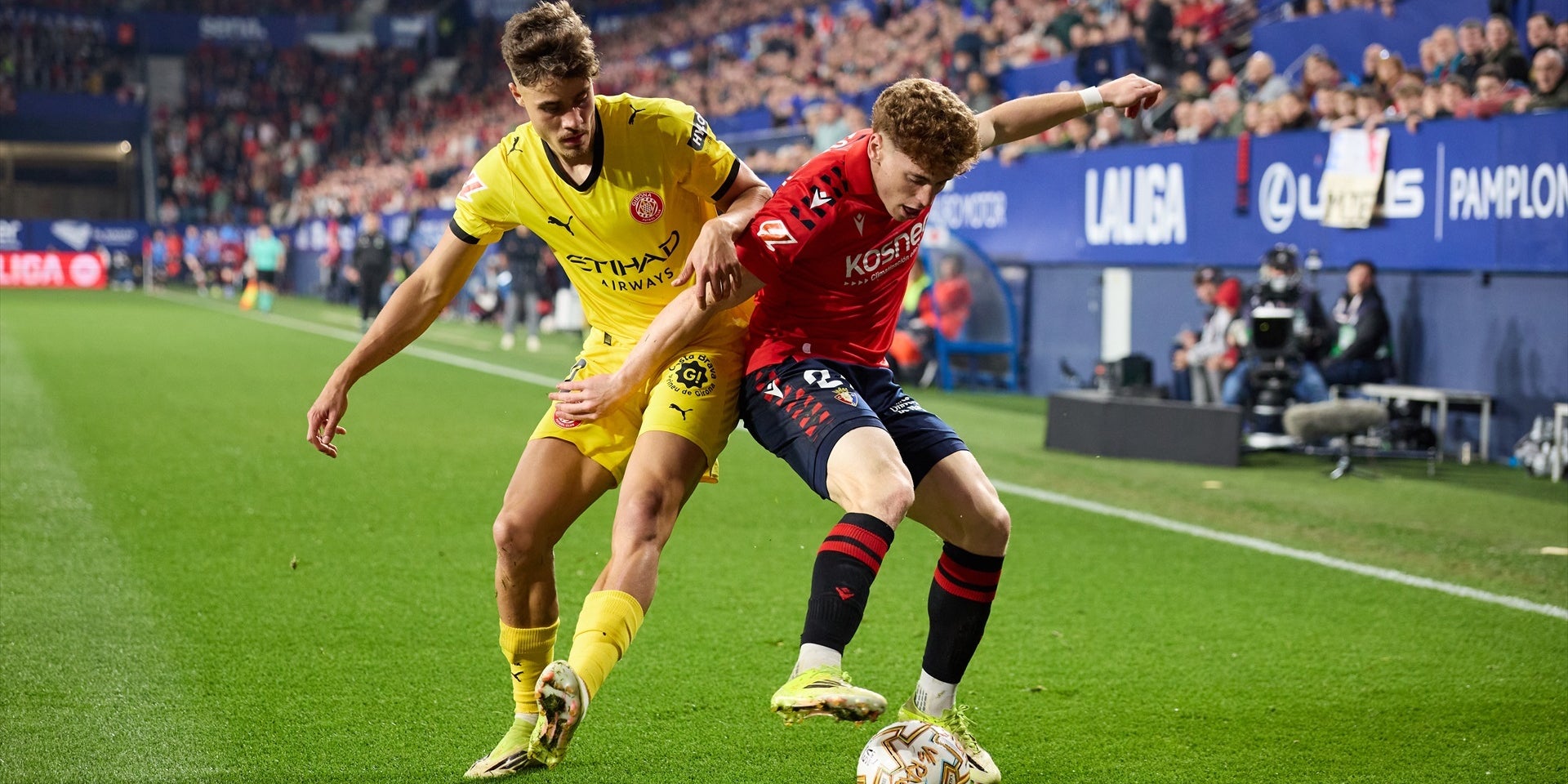 Hugo Rincón i Víctor Muñoz durant l'Osasuna-Girona | Europa Press