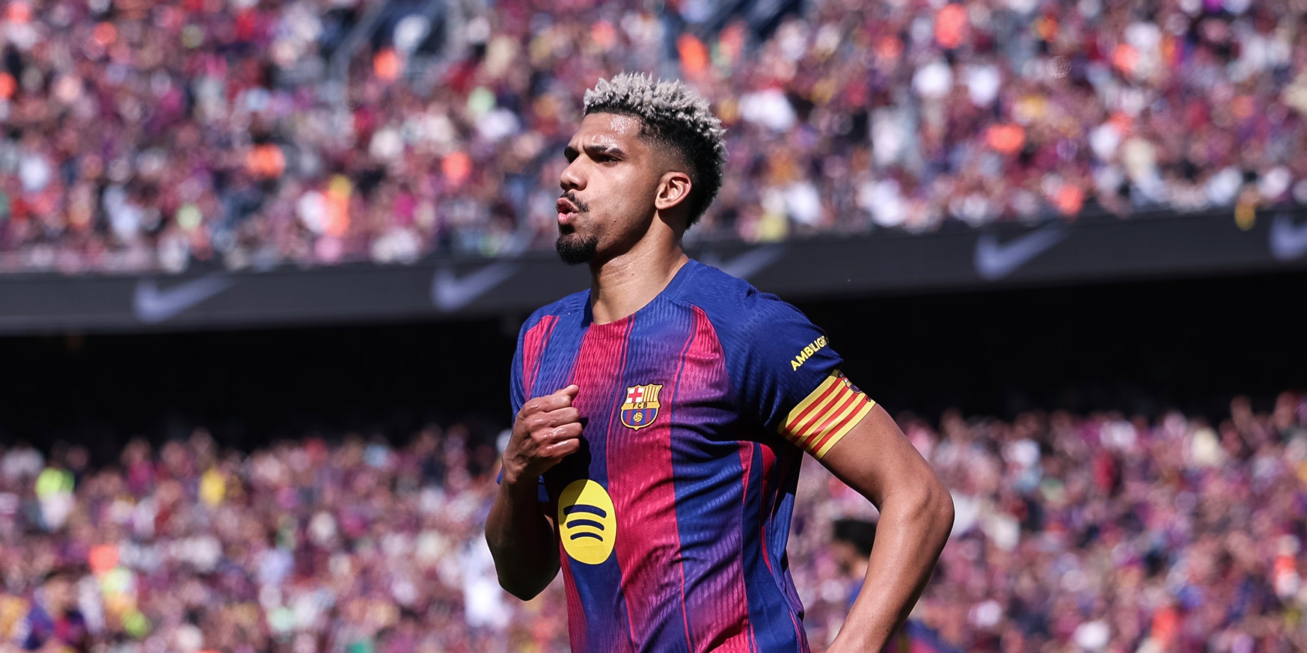 Ronald Araujo, celebrant un gol amb el Barça | Europa Press