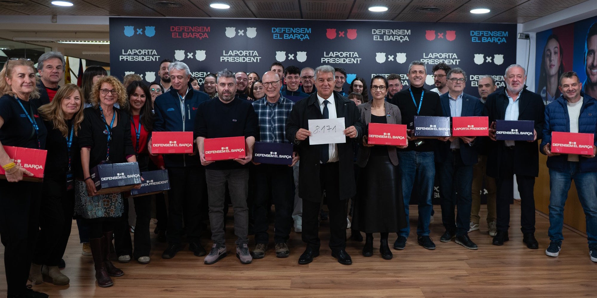 Joan Laporta presenta 8.171 signatures per tornar a ser president del Barça | @defensemelbarca