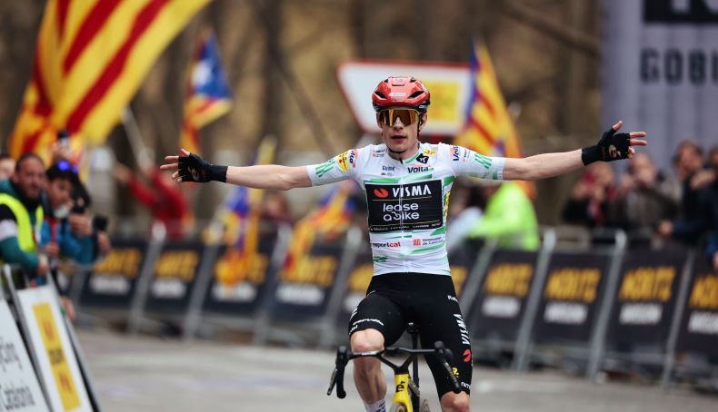 Vingegaard guanyant una etapa a la Volta Catalunya | Volta Catalunya
