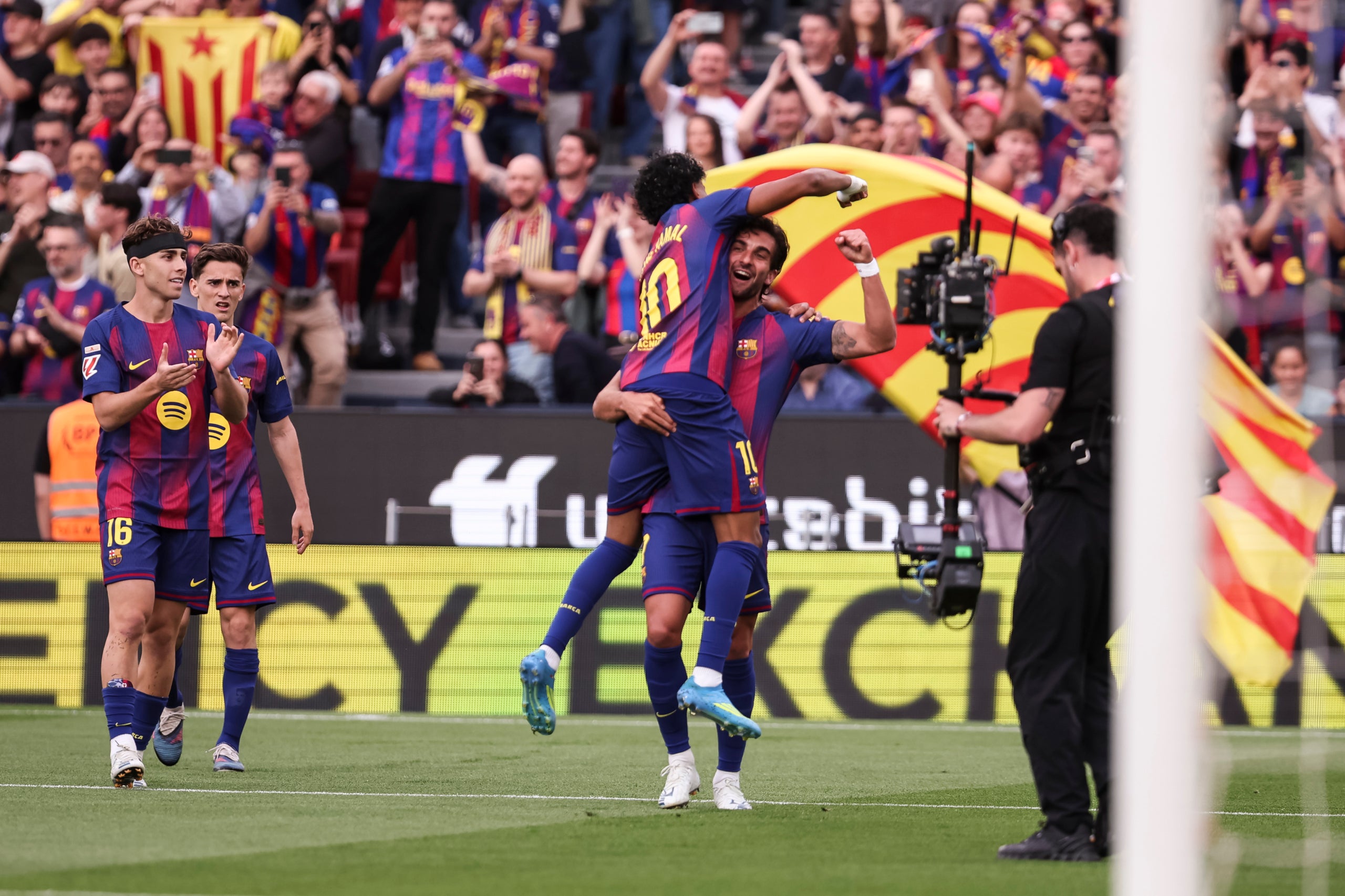 Ferran Torres i Lamine Yamal celebrant el primer gol. | Europa Press