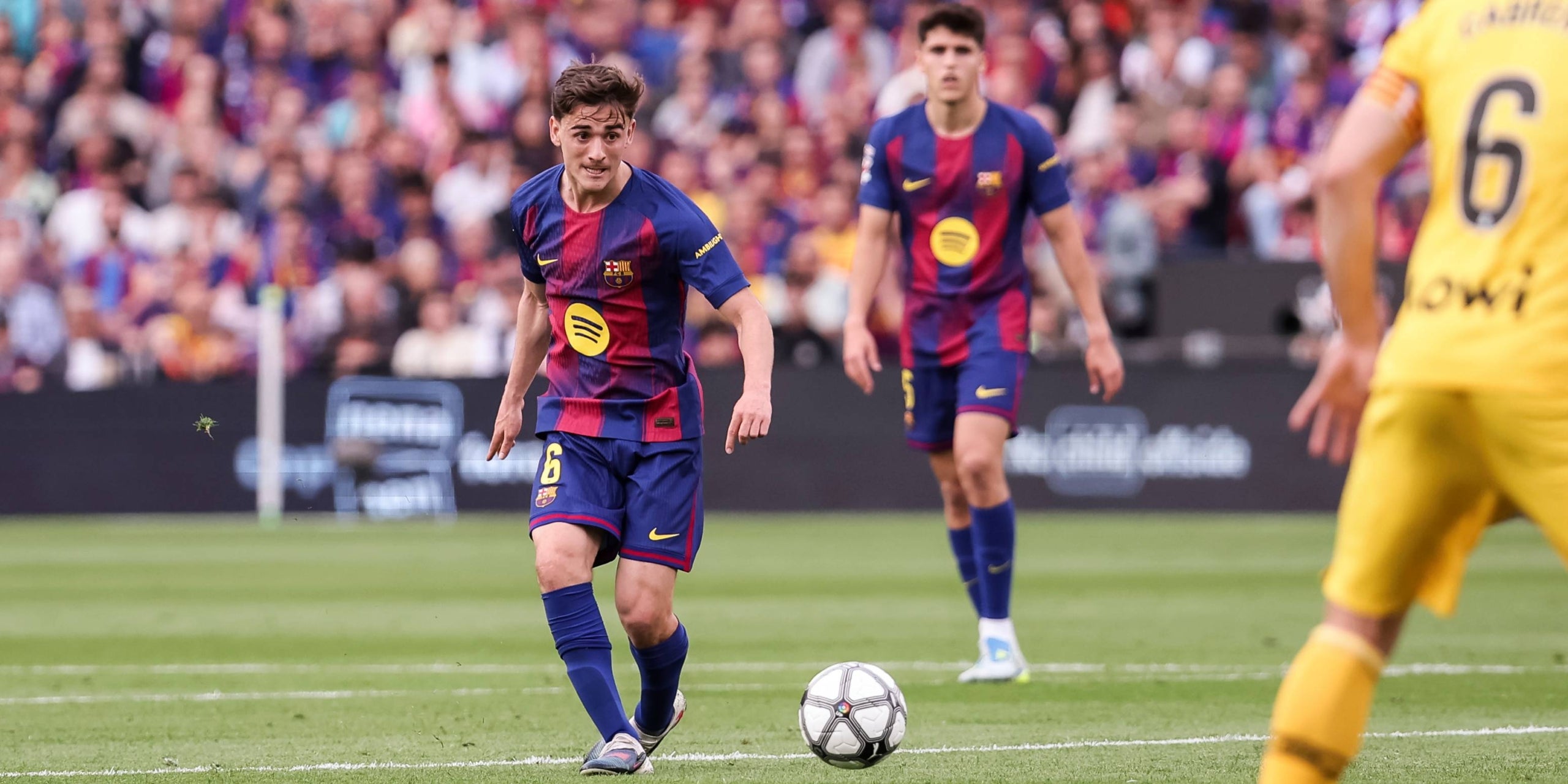 Gavi, jugant la pilota al derbi. | Europa Press