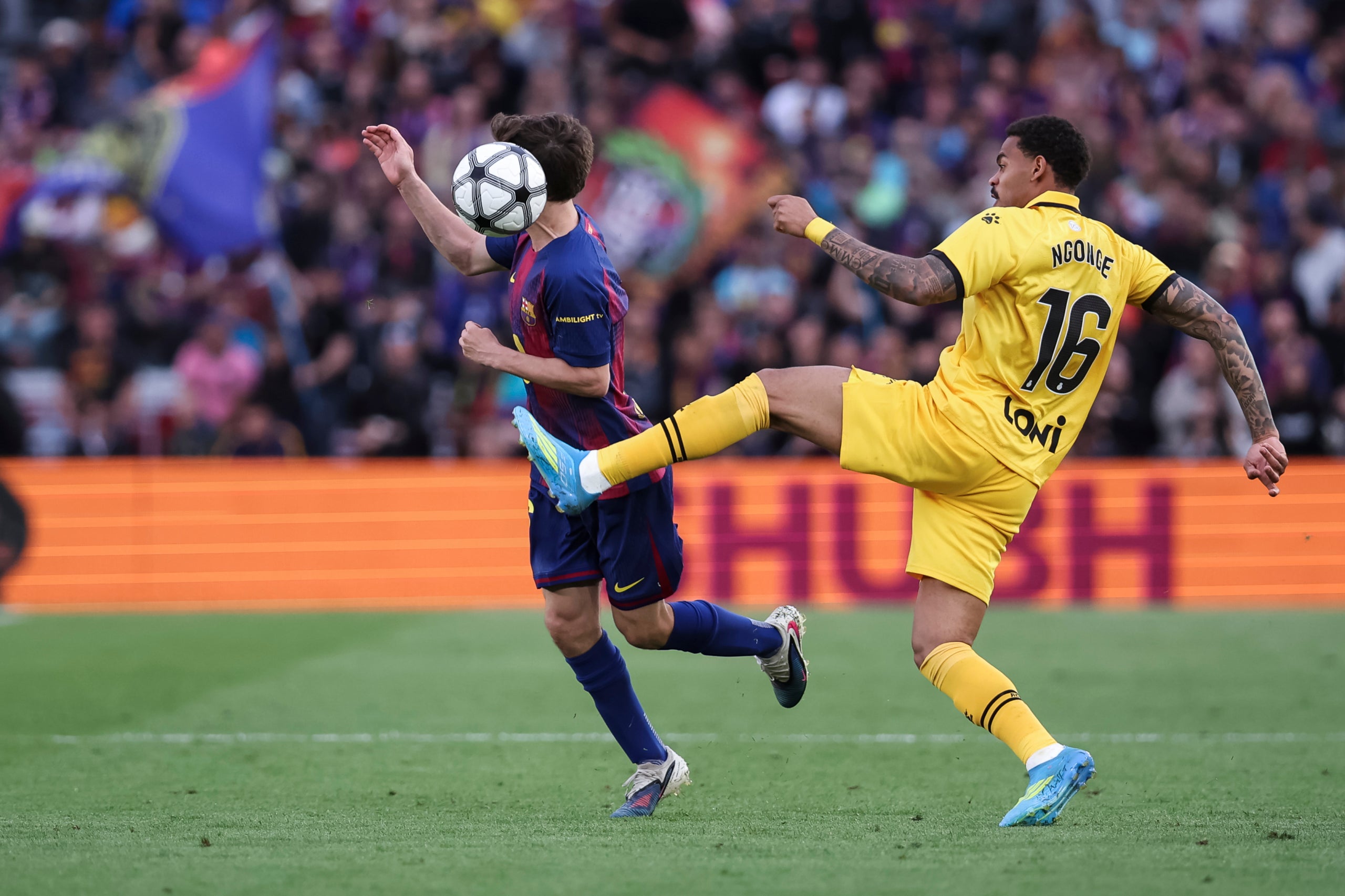 Gavi lluitant per una pilota dividida. | Europa Press