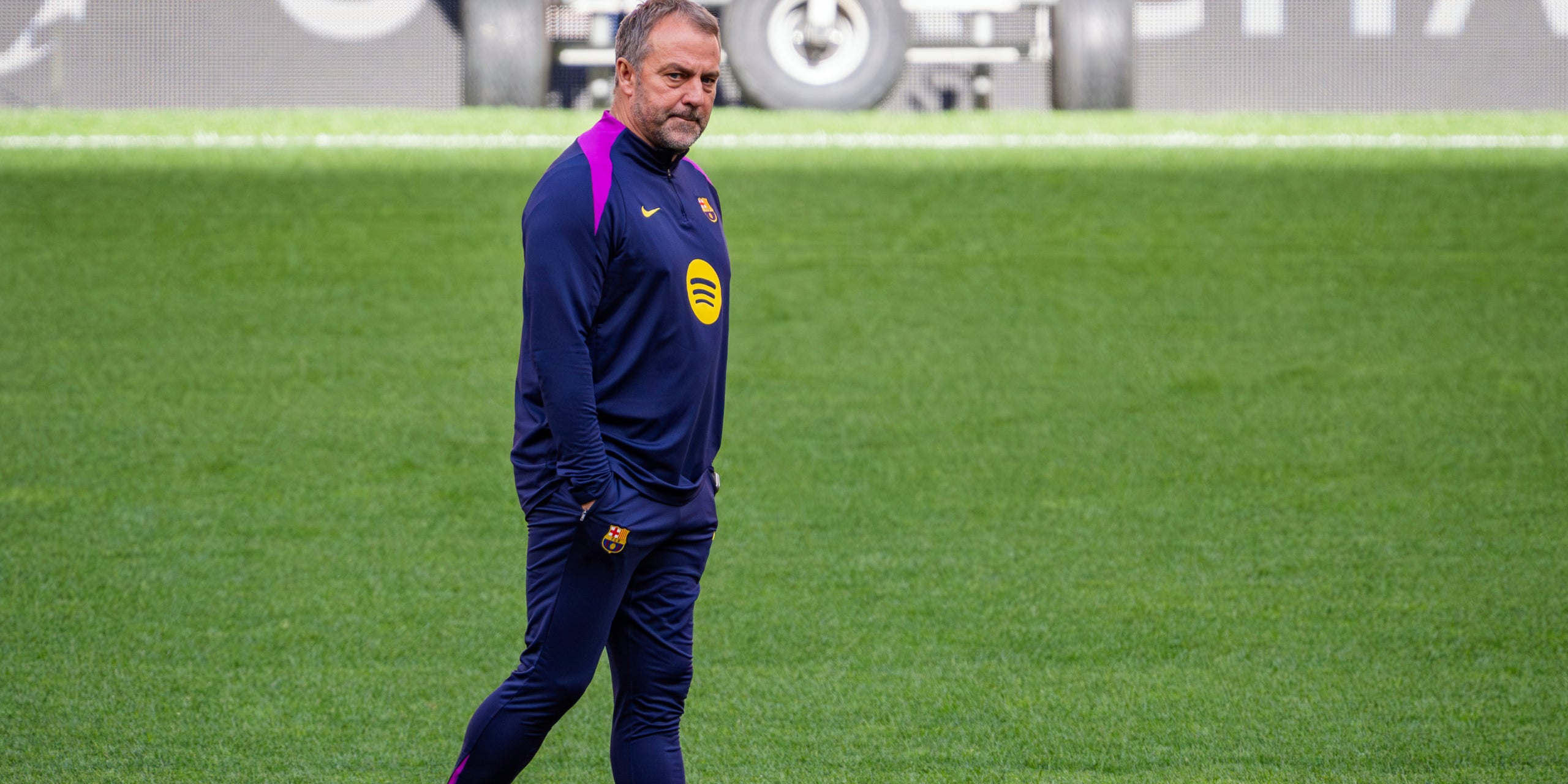 Hansi Flick, durant l'entrenament a l'Estadi Metropolitano | Europa Press