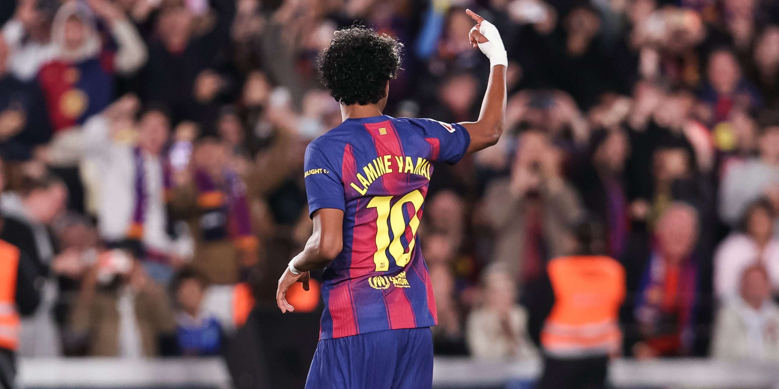 Lamine Yamal, celebrant el seu gol contra el Celta i demanant el canvi per lesió | Europa Press